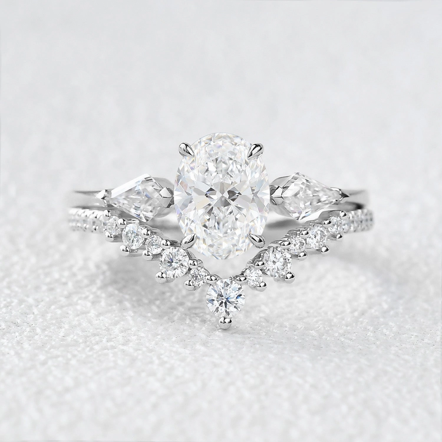 Wearable Art 1.0-2.0 Oval Cut Lab Grown Diamond Three Stone Ring Set 2pcs