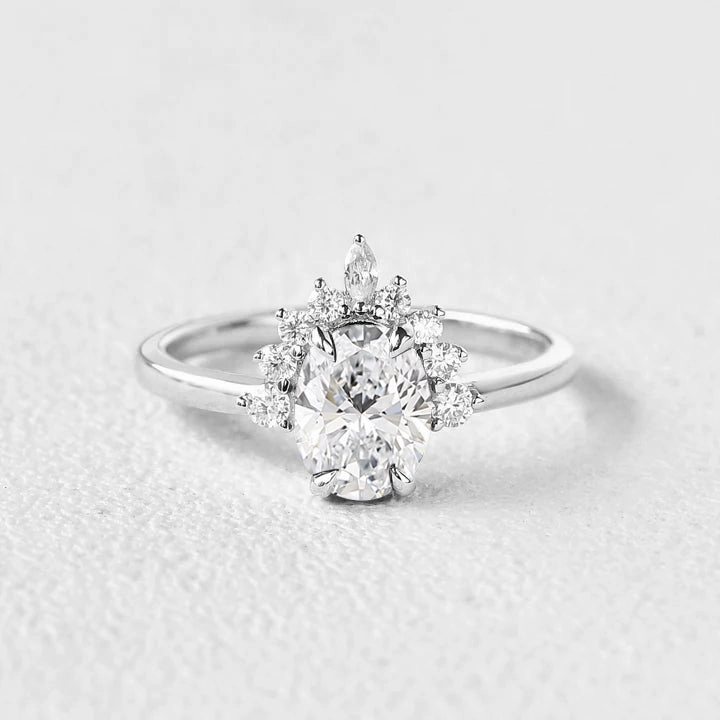 1.0-2.0ct Oval Cut Lab Grown Diamond 4-Prong Gold Ring Gentle Flow