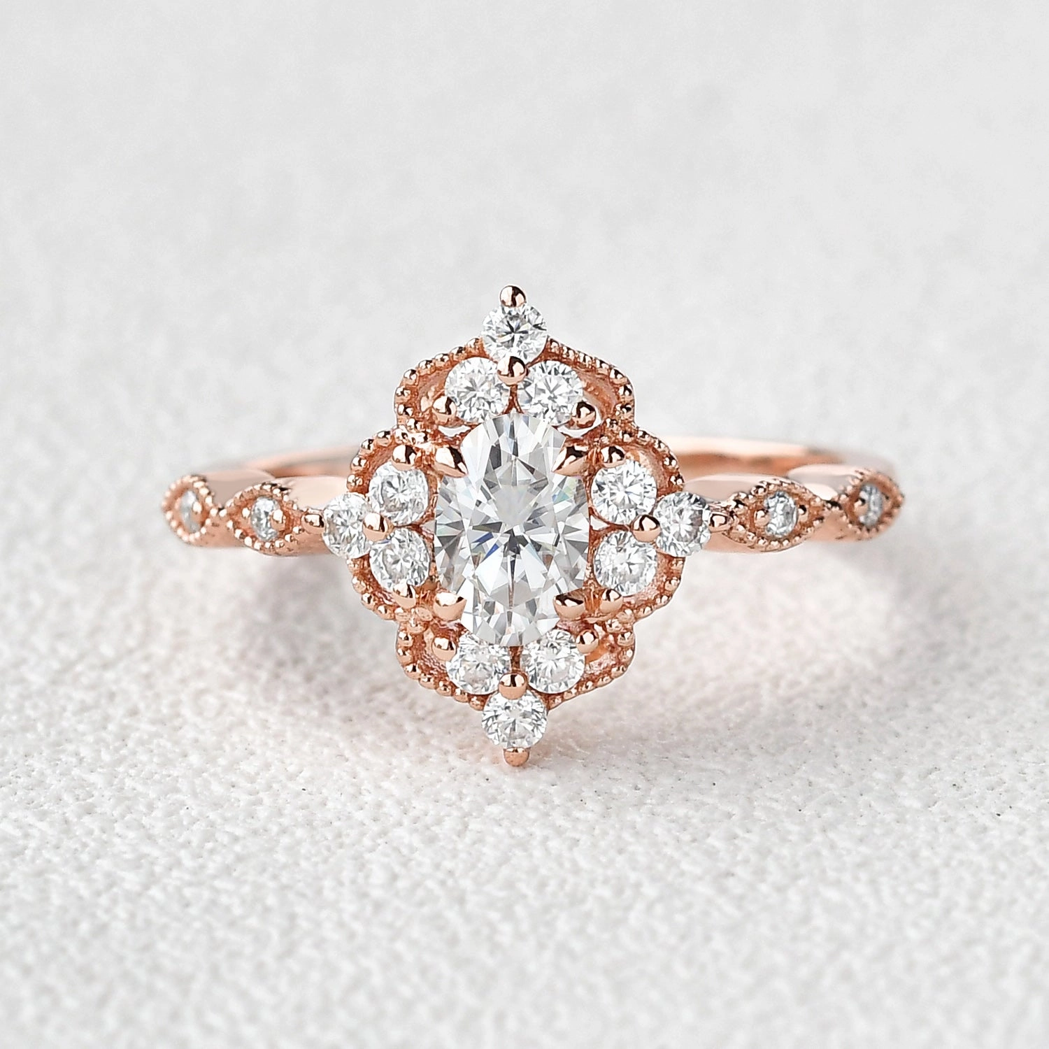 Luxury Proportion Luxury Gift 1.0ct Bohemian Moissanite Vintage Halo Engagement Ring