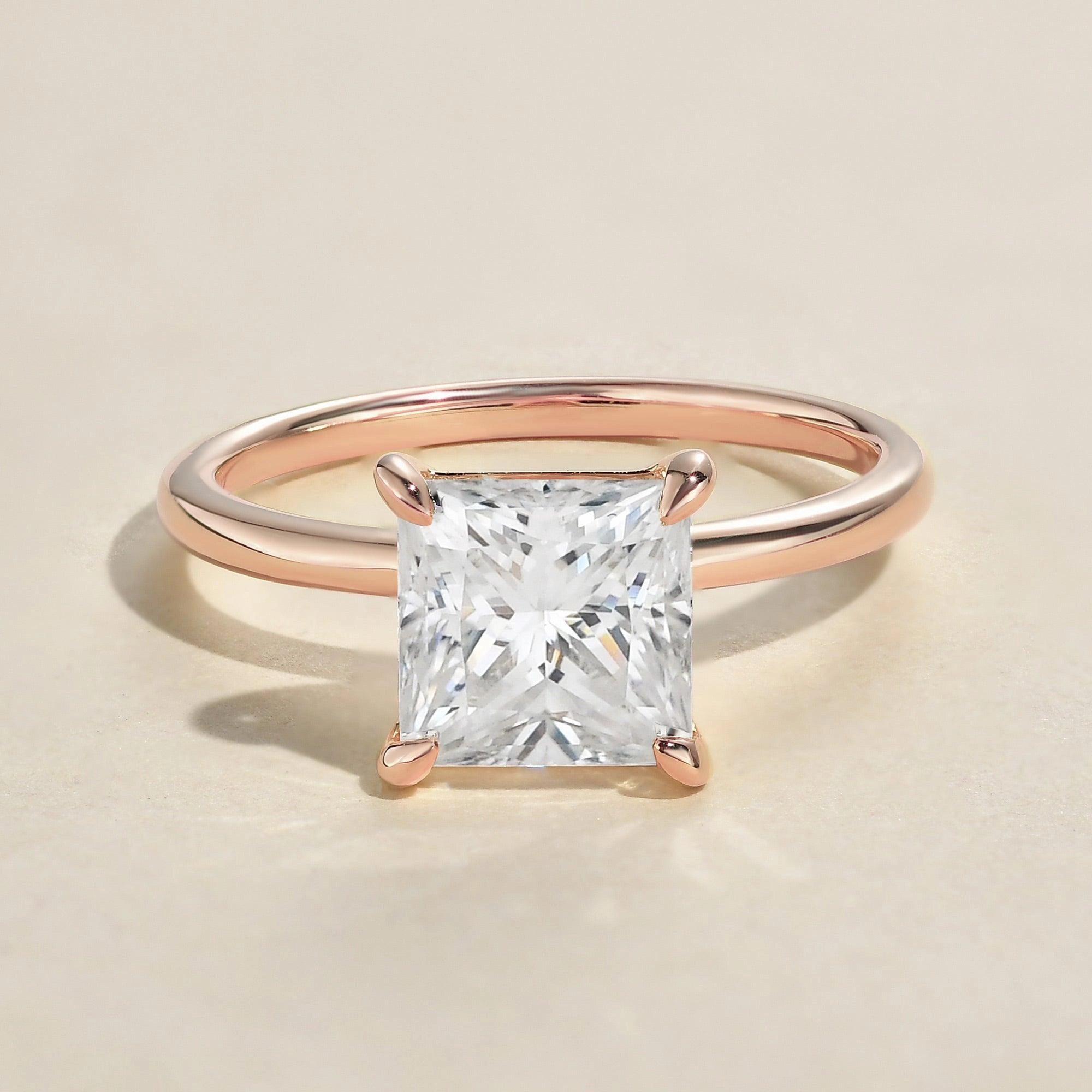 Elegant Outfit 1.0ct Princess Cut Moissanite Classic Solitaire Ring