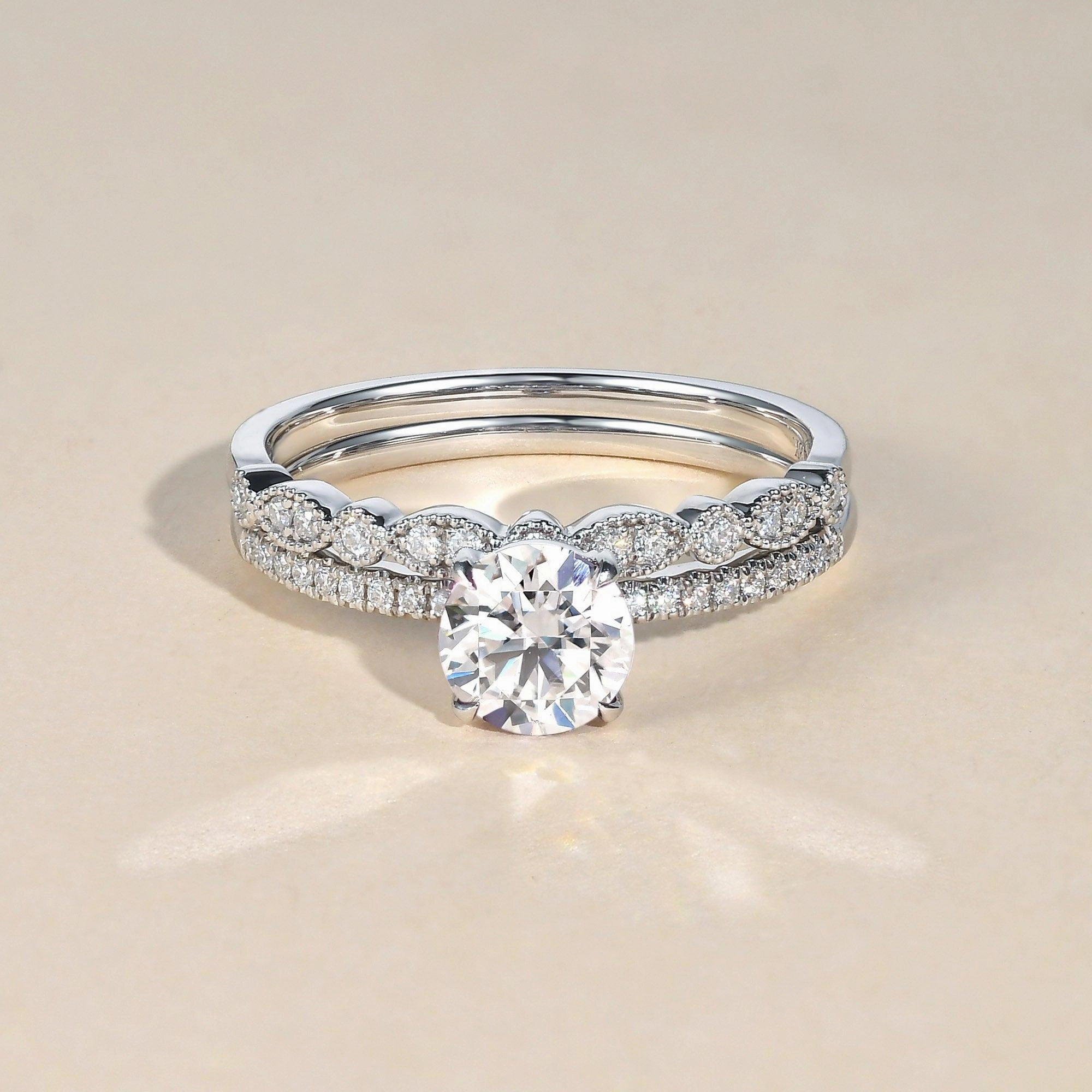 1.0ct Round Cut Moissanite 4 Prongs Gold Ring Set 2pcs Shining Edge