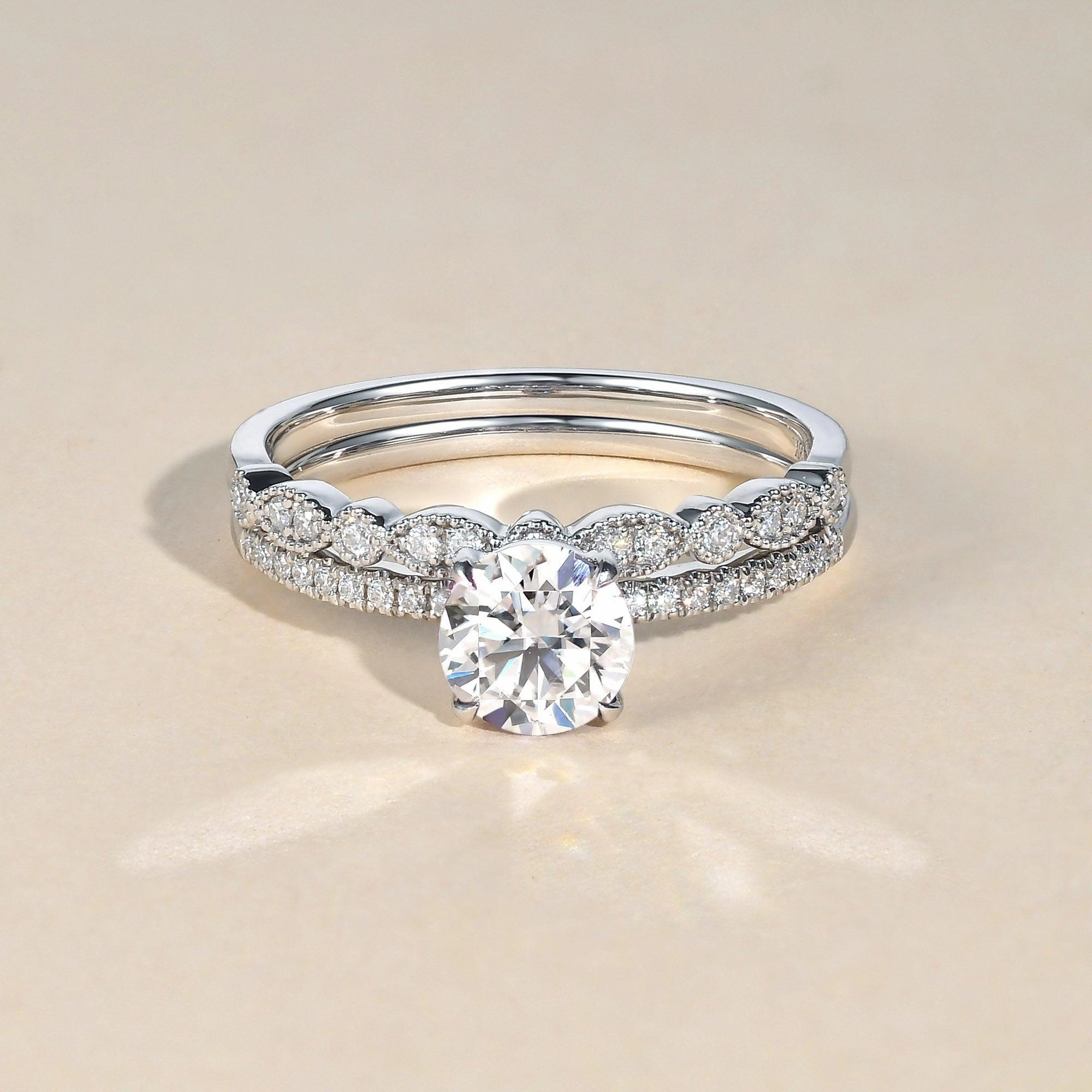 Balanced Motion 1.0ct Round Cut Moissanite 4 Prongs Gold Ring Set 2pcs