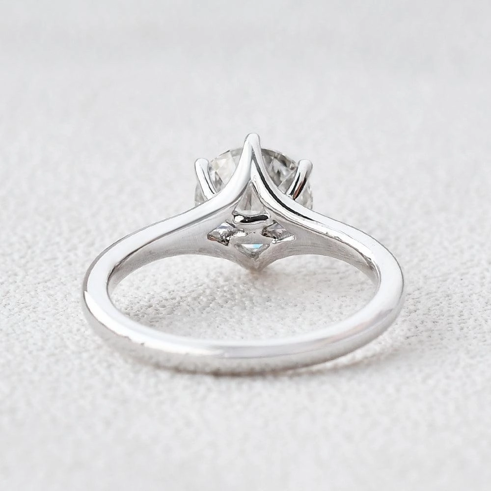 Luxury Choice Simple Item 1.0ct Round Cut Moissanite Six-Prong Classic Solitaire Ring