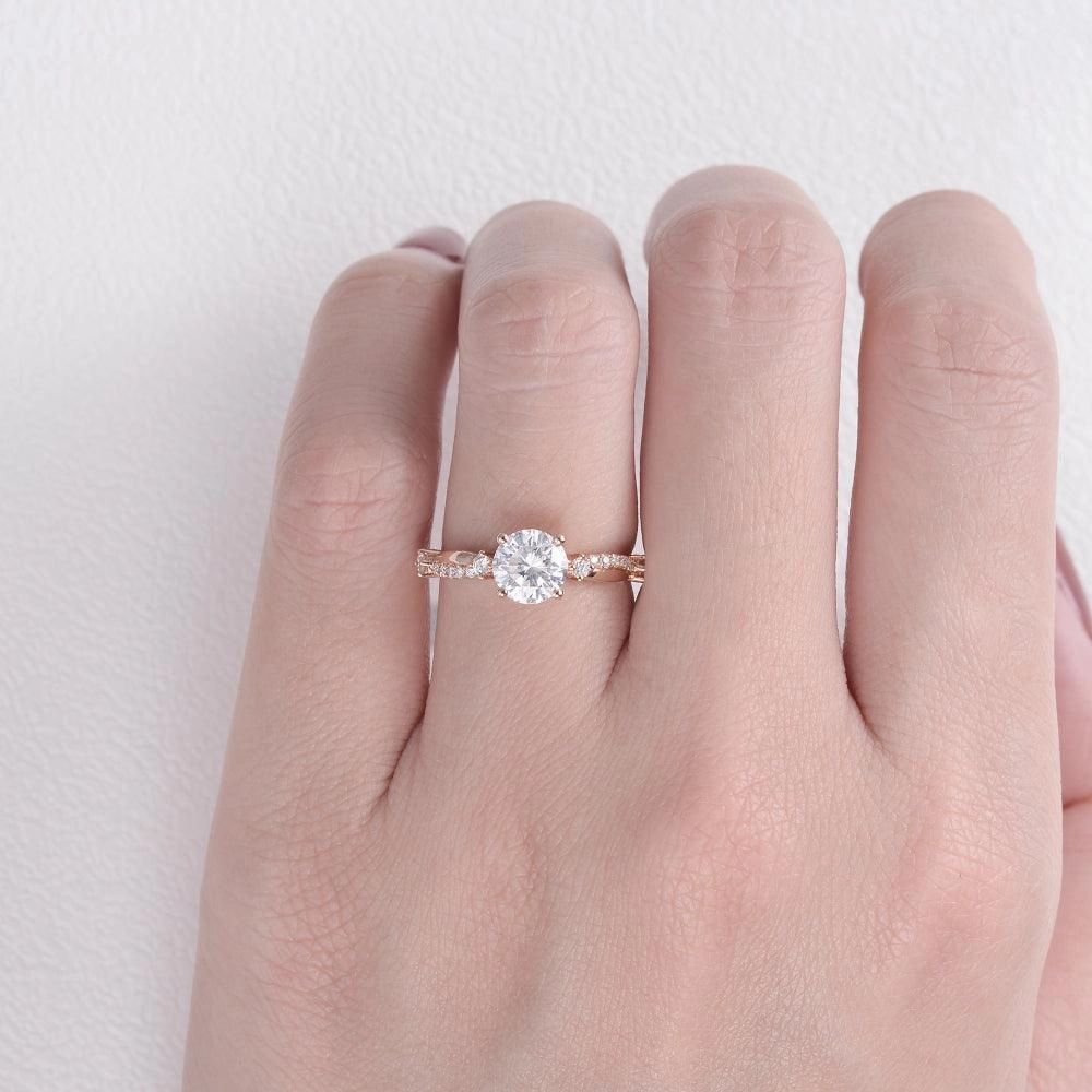 1.0ct Round Cut Moissanite Twisted Solitaire Ring Polished Radiance Sculpted Touch