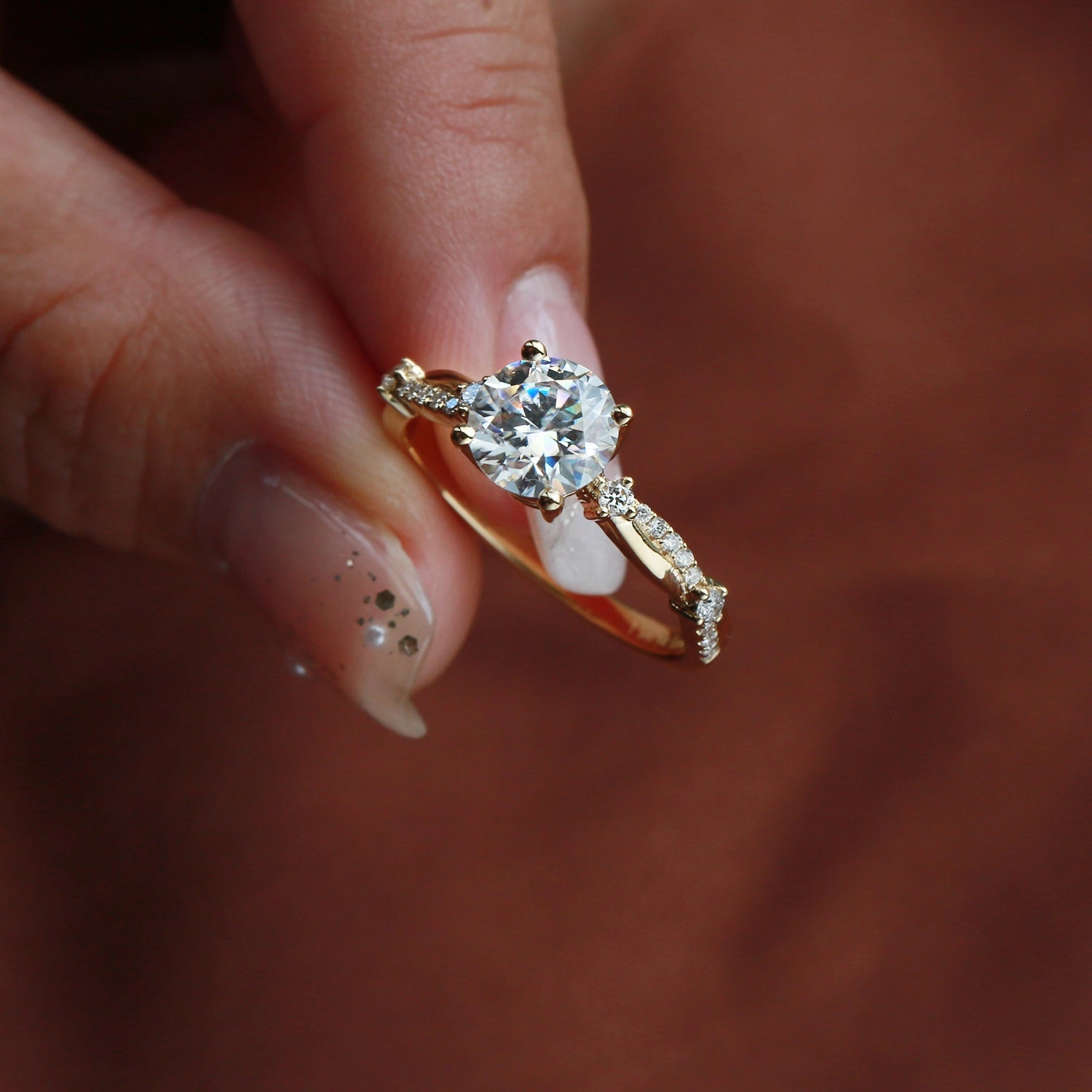 Perfect Pair Radiant Surface 1.0ct Round Cut Moissanite Twisted Solitaire Ring