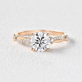 Classic Outfit 1.0ct Round Cut Moissanite Twisted Solitaire Ring