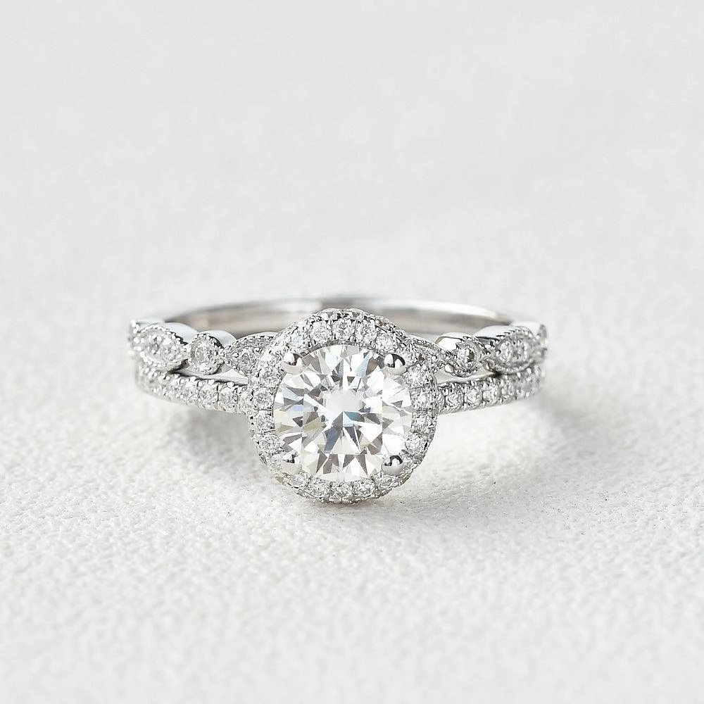 Excellent Symbol Design innovation 1.0ct Round Cut Moissanite Vintage Inspired Halo White Gold Ring Set 2pcs
