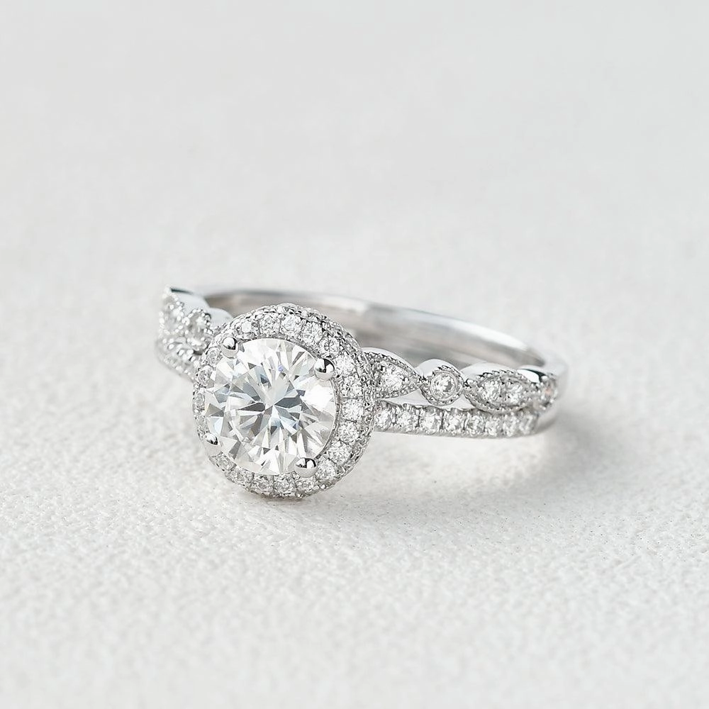 1.0ct Round Cut Moissanite Vintage Inspired Halo White Gold Ring Set 2pcs Chic pieces