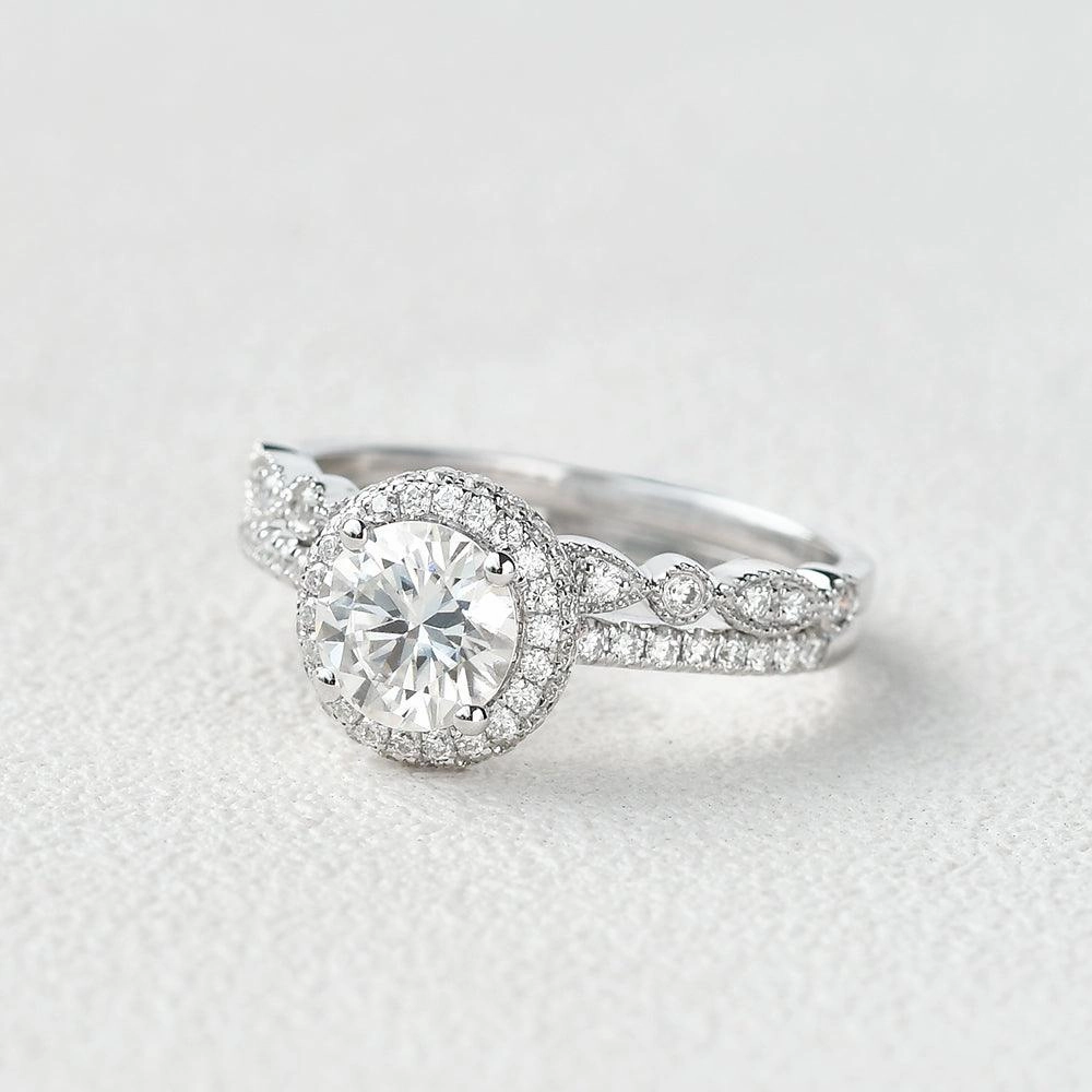 Simple Insignia 1.0ct Round Cut Moissanite Vintage Inspired Halo White Gold Ring Set 2pcs