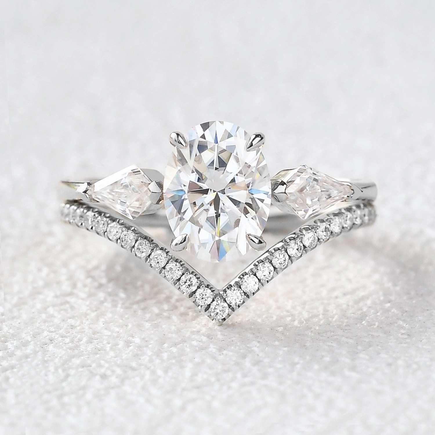 1.5ct Oval Moss Agate Three Stones Chevron Engagement Ring Set 2pcs Sleek Radiance Soft Features