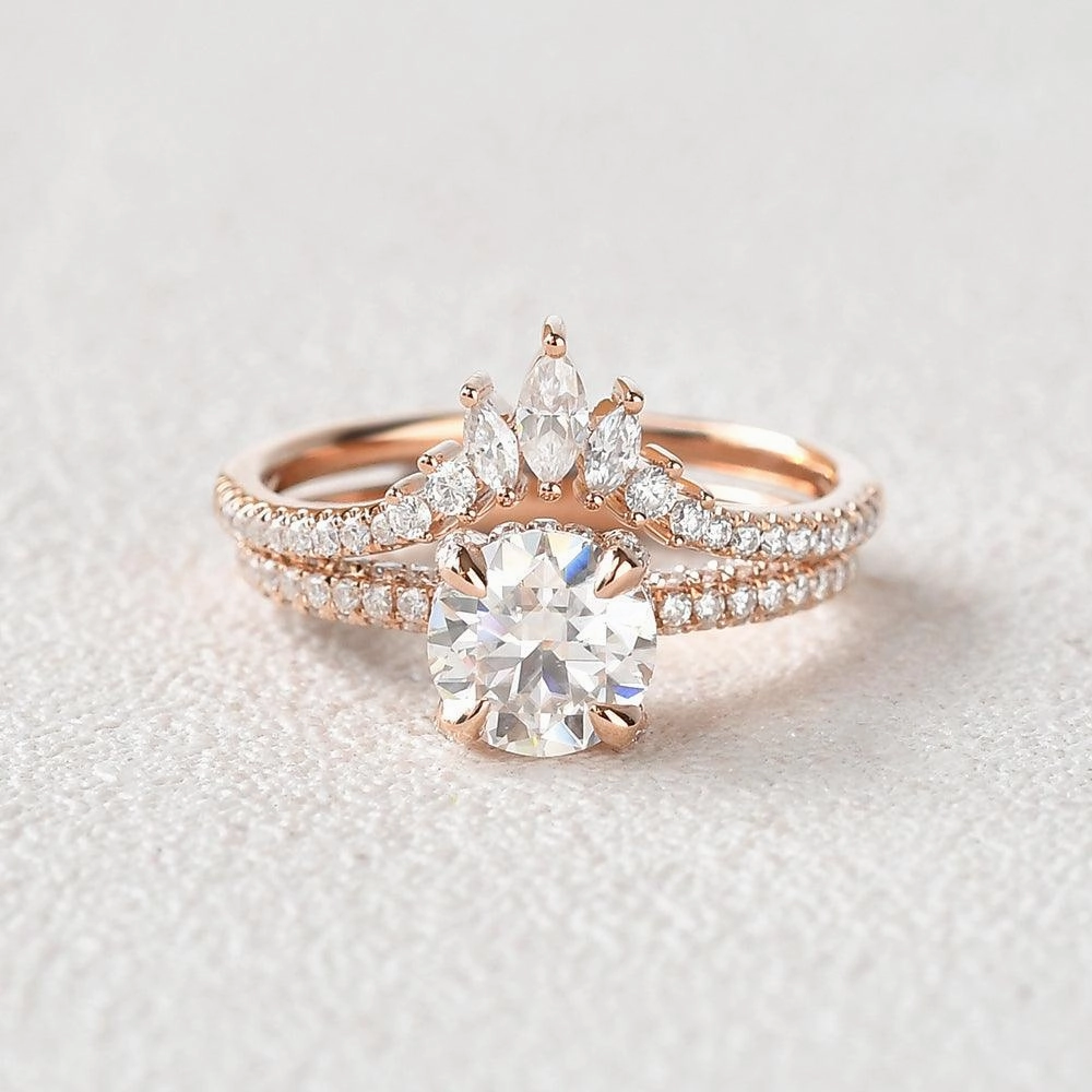 Excellent Adornment 1.5ct Round Cut Moissanite Solitaire Ring Set 2pcs