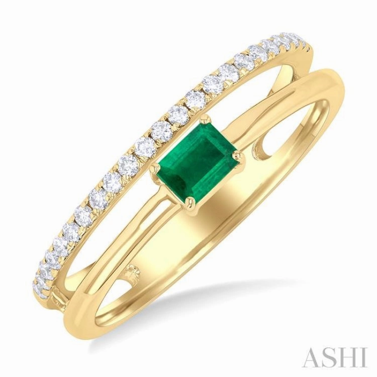 Memorable Present 4x3 MM Emerald and 1/6 Ctw Round Cut Diamond East-West Set Precious Fashion Ring in 14K Yellow Gold