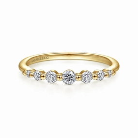 14K Yellow Gold Graduating Single Prong Diamond Band Ring Evening Gift