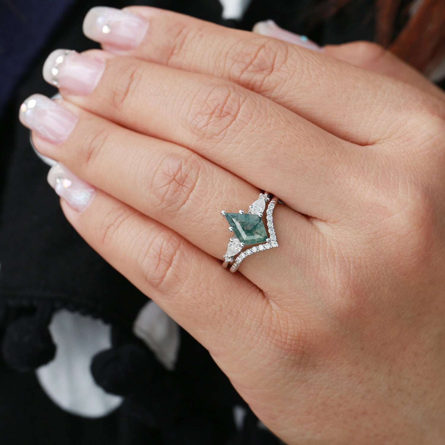 Ornate Detail Fine Art Black Gold Kite Moss Agate Three Stones Engagement Ring Set 2pcs