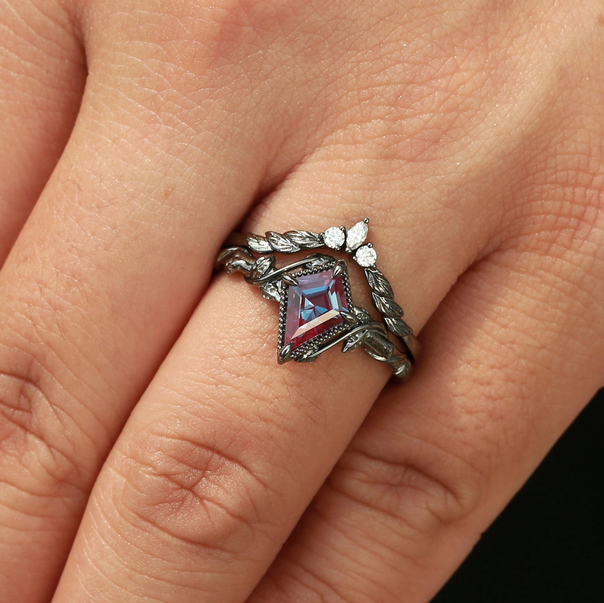 Black Gold Lab Alexandrite Leafy Inspired Engagement Ring Sets 2pcs Exquisite Article