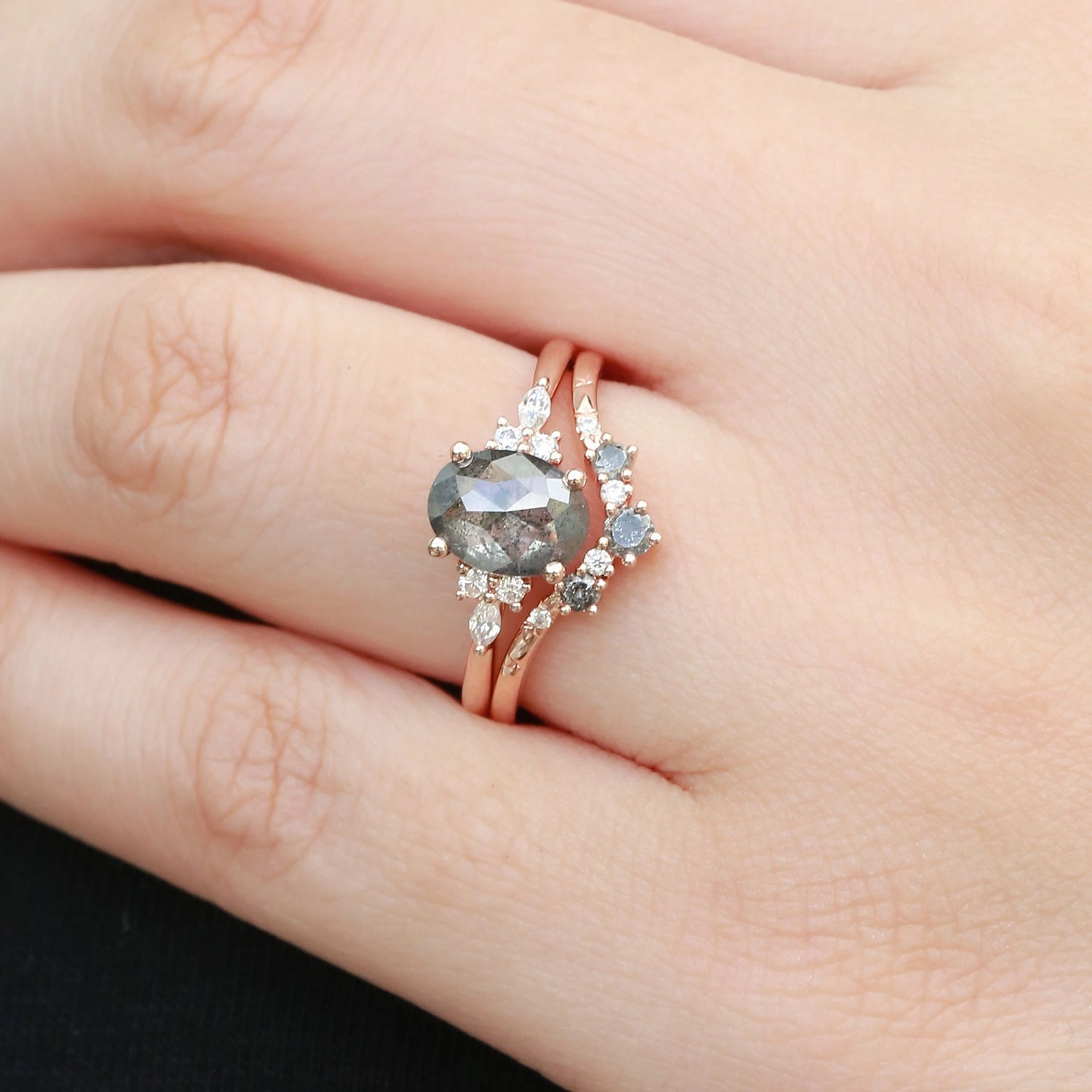 Iconic Feel Stylish Shape Black Gold Oval Cut Salt and Pepper Diamonds Engagement Ring Sets 2pcs