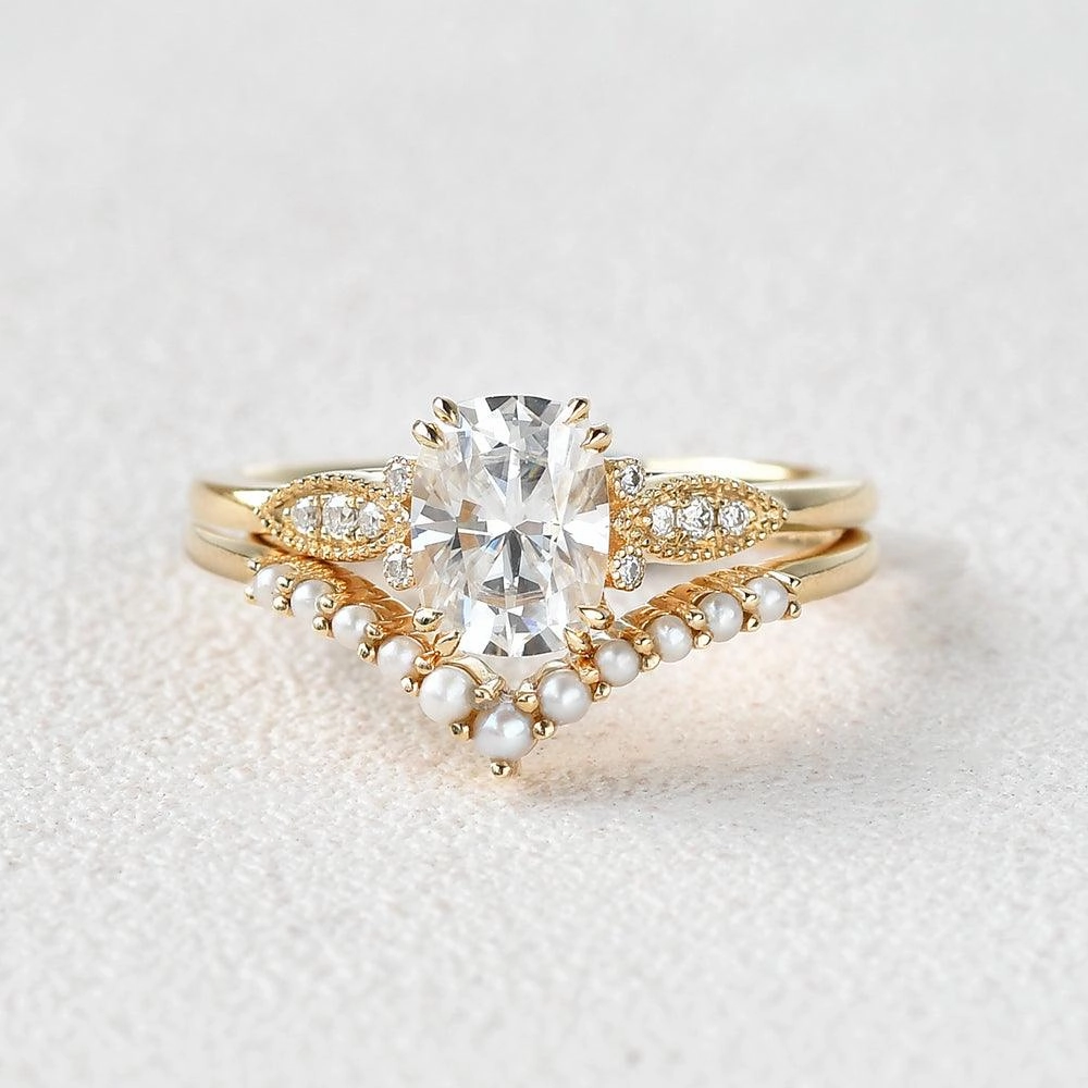 Iconic Appeal 2.0ct Cushion Cut Moissanite Pearl-fect Vintage Cluster Ring Set 2pcs