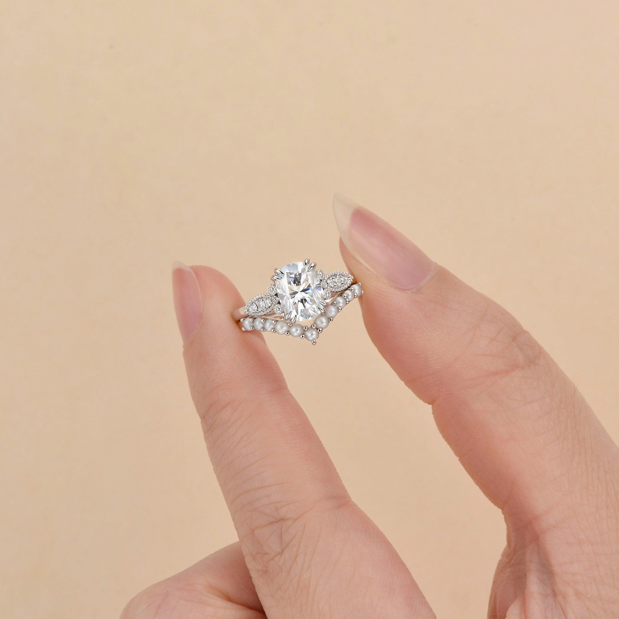 2.0ct Cushion Cut Moissanite Pearl-fect Vintage Cluster Ring Set 2pcs City Style Soft Form