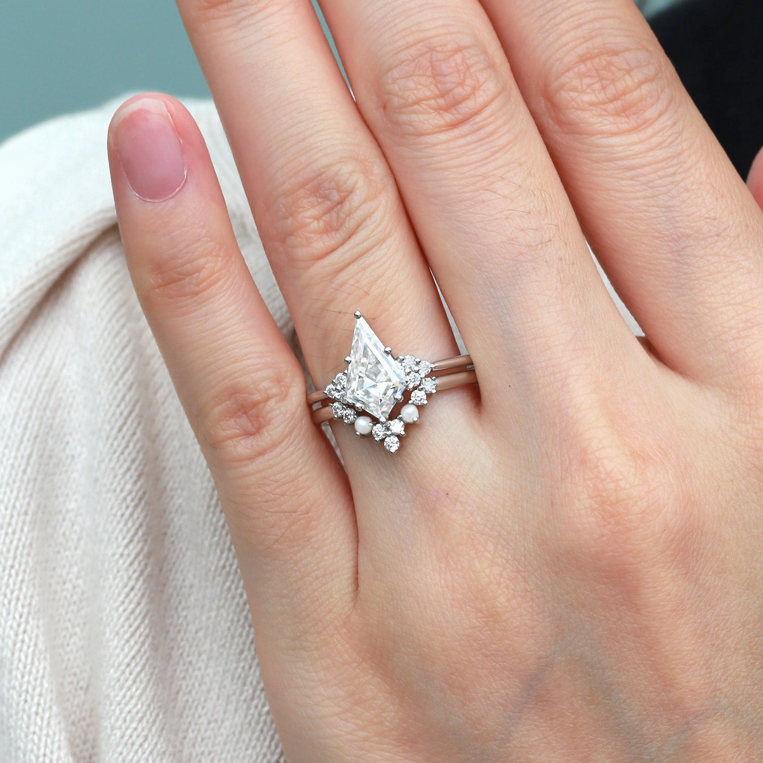 Minimal Simplicity Simple Insignia Kite Cut Moissanite Pearl Engagement Ring Set 2pcs