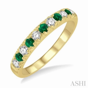 Sophisticated Design Elegant Present 2.3 MM Emerald and 1/4 ctw Round Cut Diamond Precious Wedding Band in 14K Yellow Gold