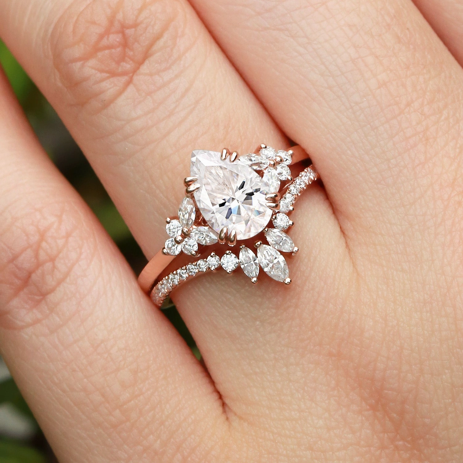 Superior Expression Chic Expression Cluster Pear Shaped Moissanite Chevron Gold Ring Set 2pcs - Della