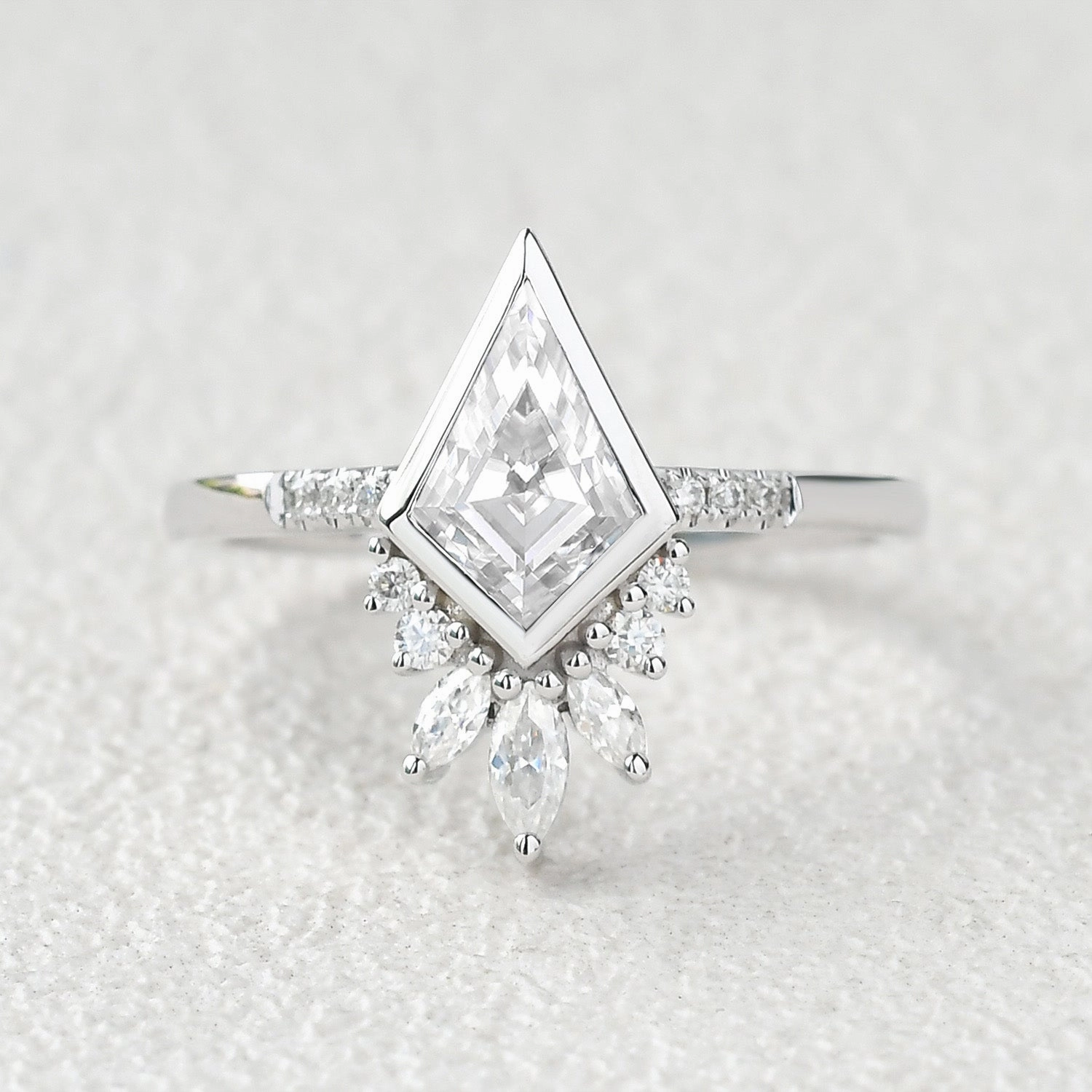 Lightweight Appearance private label Black Rutilated Quartz Kite Cut Bezel Engagement Ring