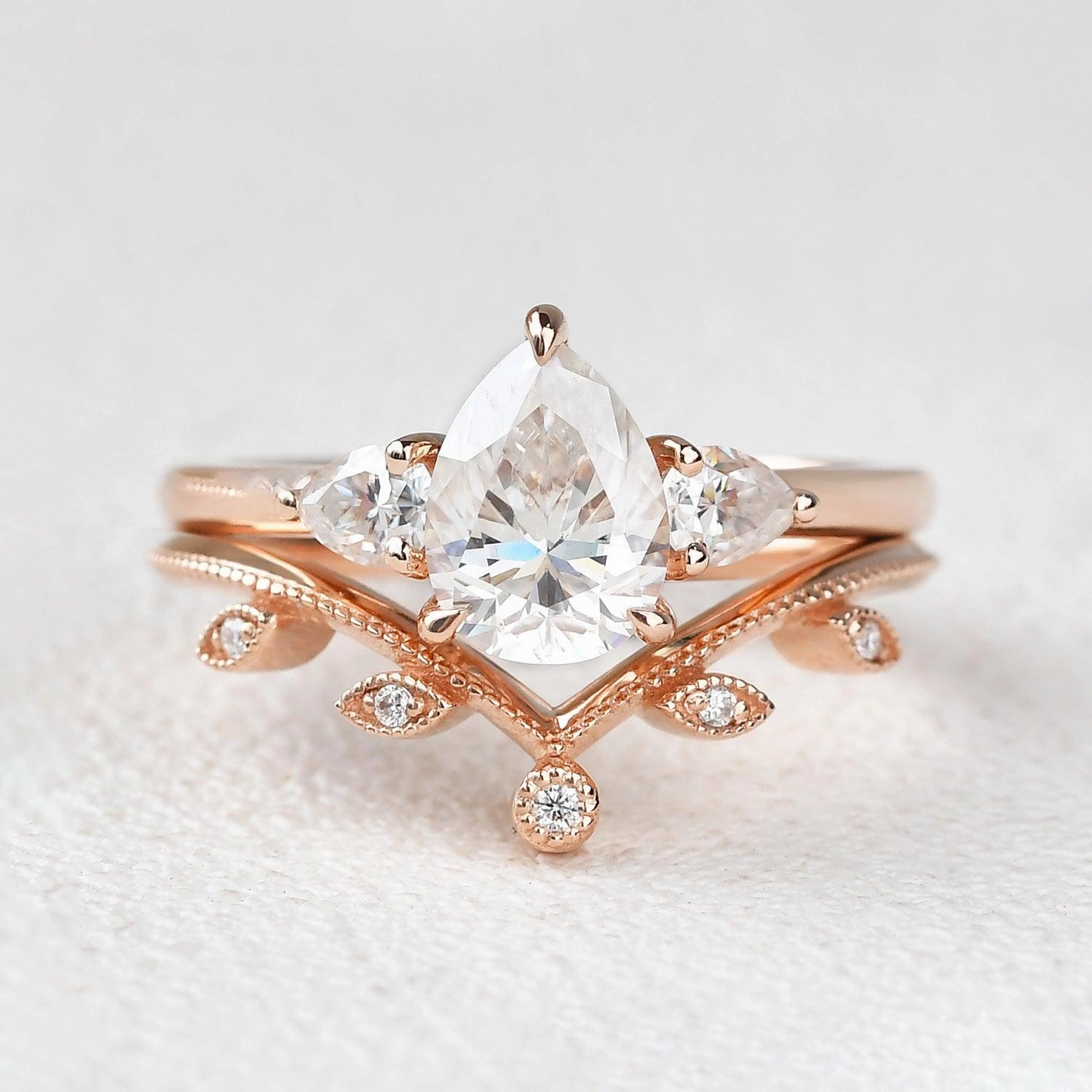 Luxury Shape Vibrant Jewelry Design 1.5ct Pear Shaped Moss Agate Three-stone Leafy Ring Set 2pcs