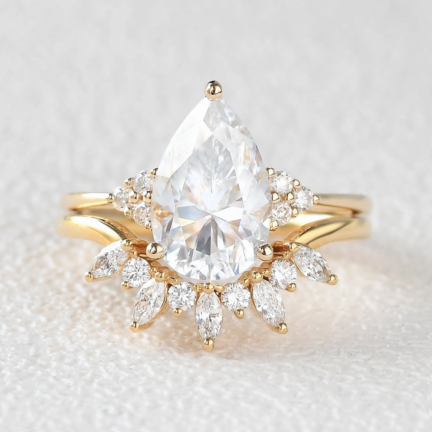 Modern Outfit Brunch Date 4.0ct Pear Moissanite Cluster Engagement Ring Set 2pcs