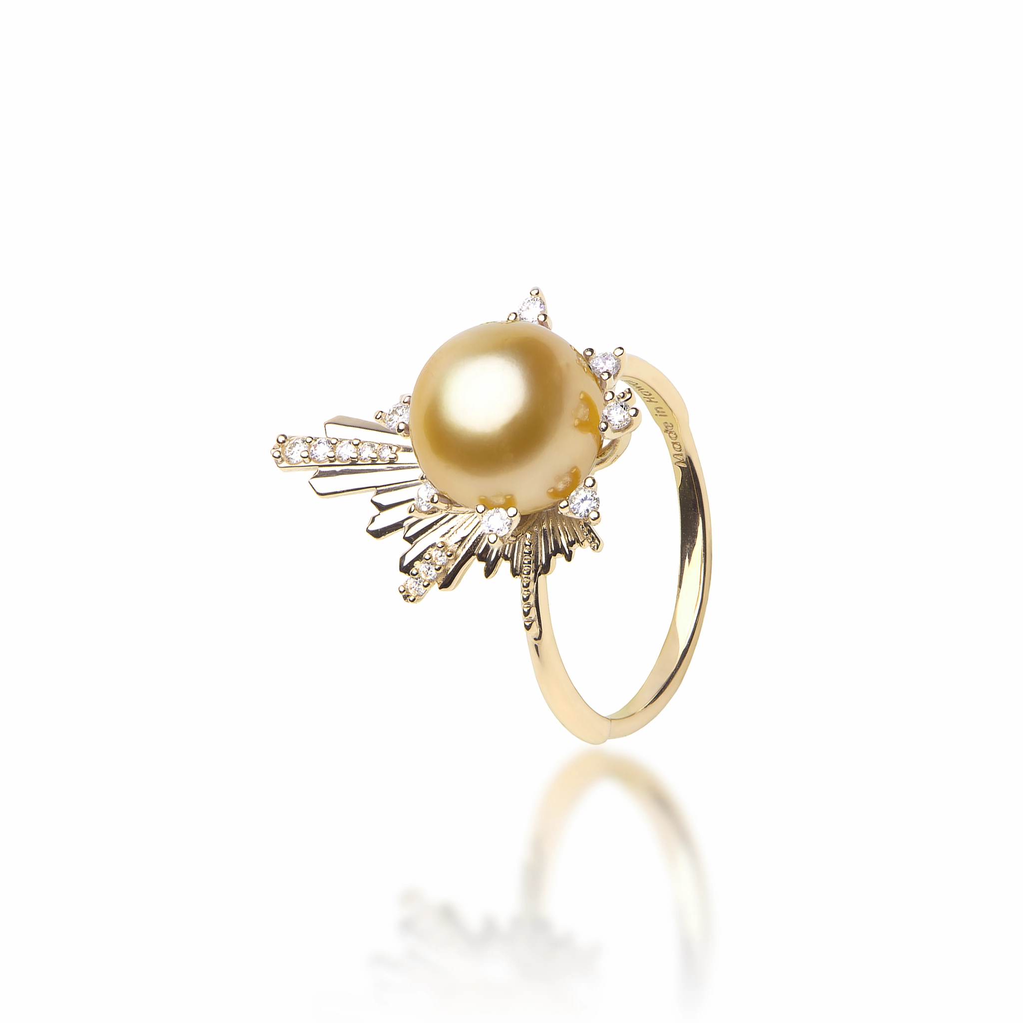 Lustrous Highlight Office Chic E Ho???la South Sea Gold Pearl Ring in Gold with Diamonds - 21mm