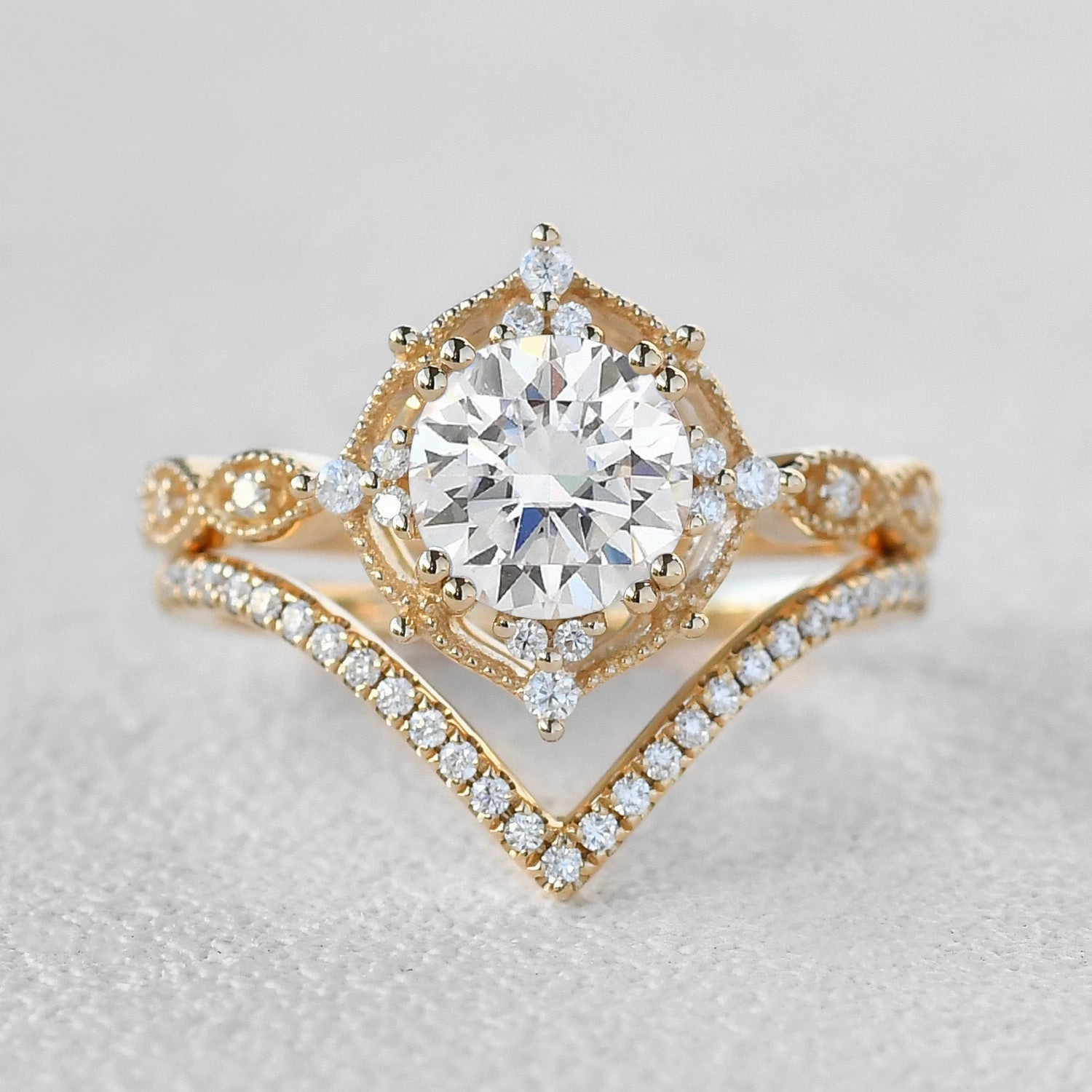 Elegant Gem Night Out 1.0ct Round Cut Signature Vintage Moissanite Ring Set 2pcs