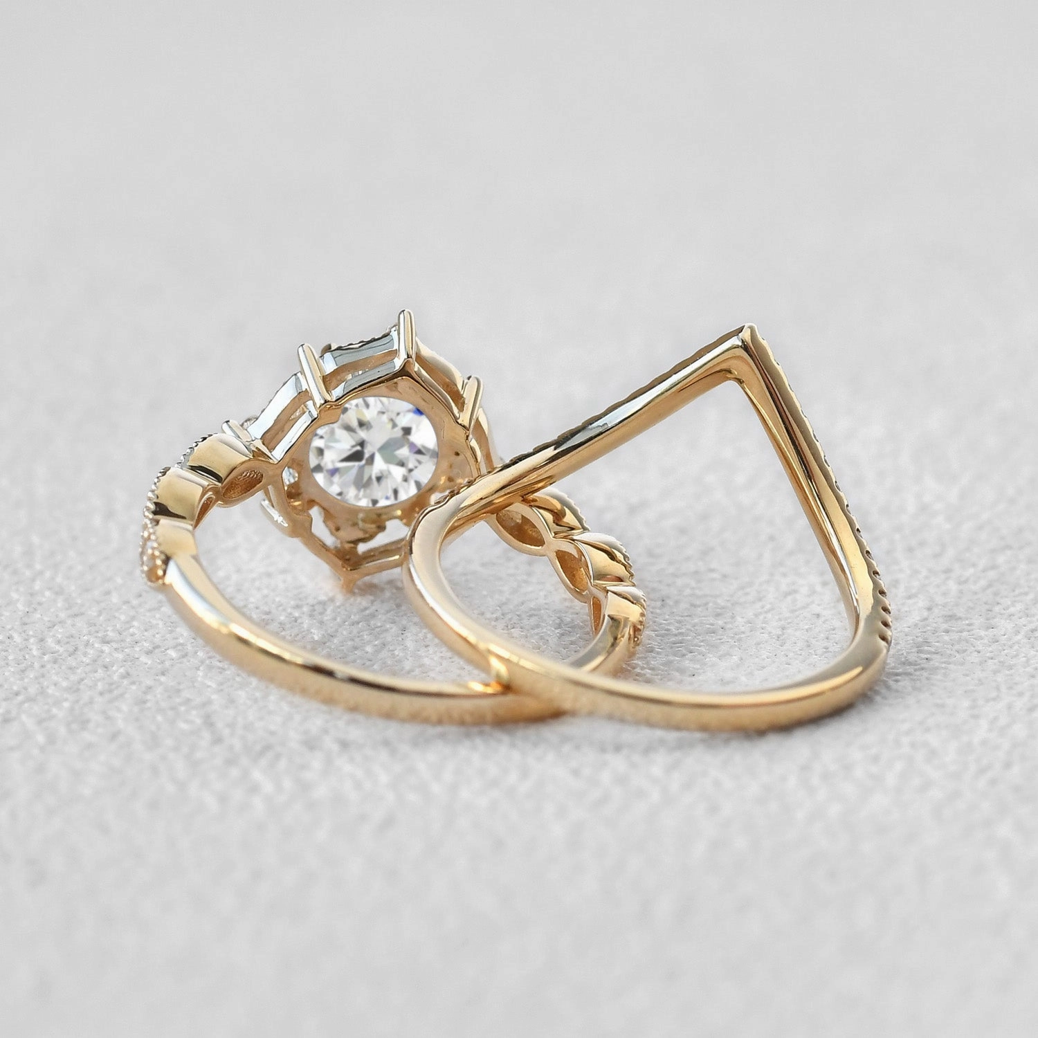 Precious Detail Wardrobe Staple 1.0ct Round Cut Signature Vintage Moissanite Ring Set 2pcs