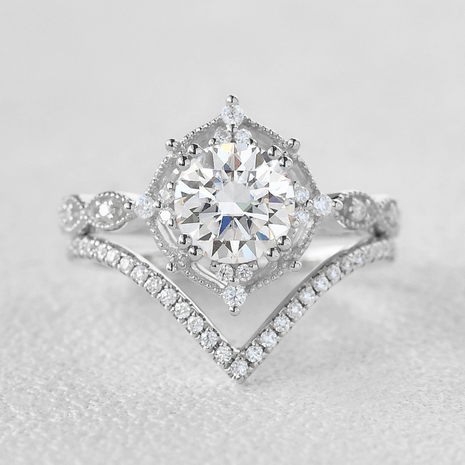 1.0ct Round Cut Signature Vintage Moissanite Ring Set 2pcs Sentimental Jewelry Bold Insignia