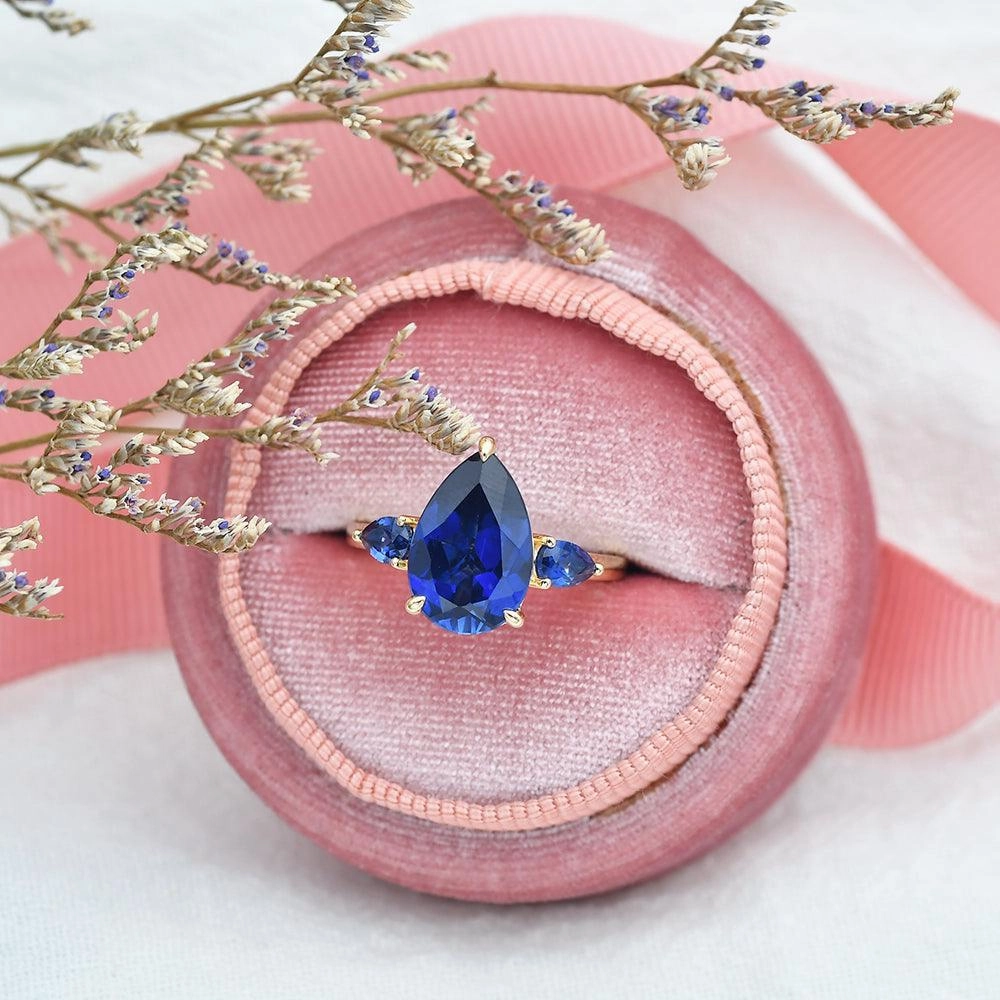 3.5ct Pear Shaped Sapphire Classic Three-stone Ring Minimal accessory Traditional Memento