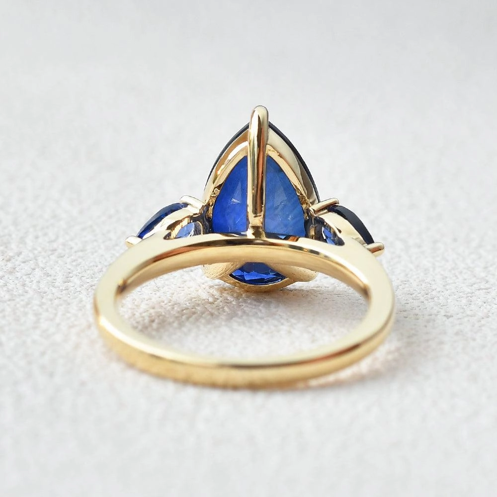 3.5ct Pear Shaped Sapphire Classic Three-stone Ring Effortless Chic