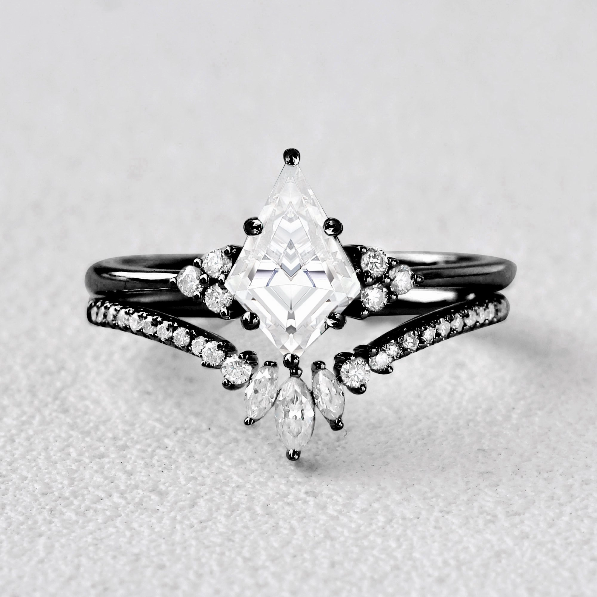 Black Gold Moss Agate Engagement Ring Set 2pcs - Lydia Graceful Texture