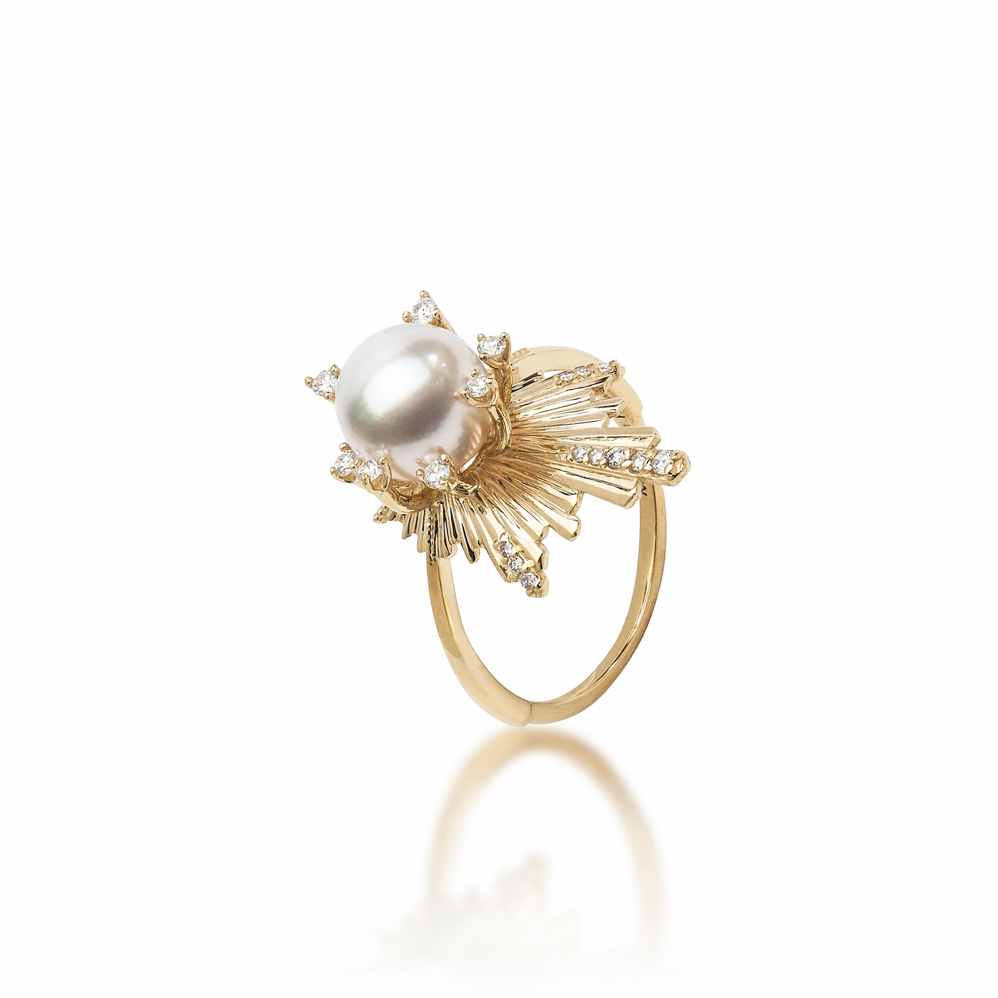 Chic Fusion E Ho???la Akoya White Pearl Ring in Gold with Diamonds - 21mm