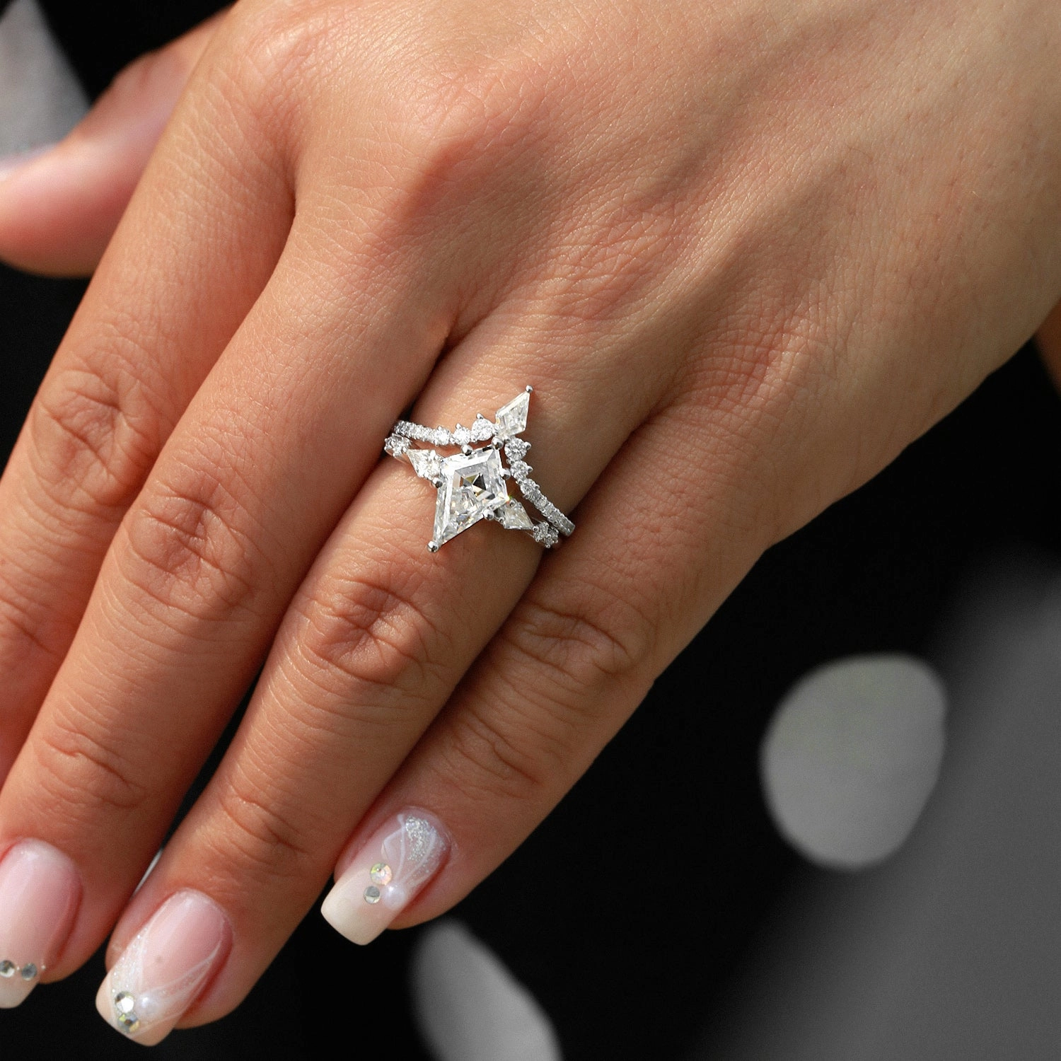 Glistening Finish Twin Flames - Women Kite Moissanite Wedding Ring Sets 2pcs