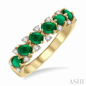 Fine Piece Corporate Gift 4x3 MM Oval Shape Emerald and 1/5 ctw Round Cut Diamond Precious Band in 14K Yellow Gold