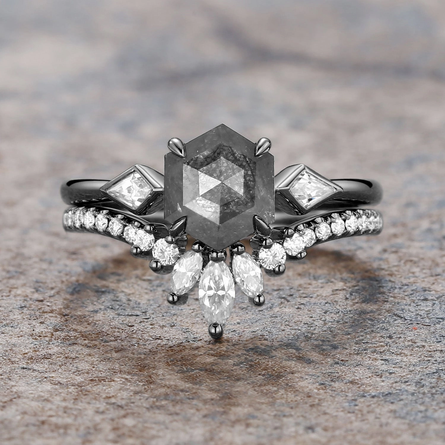 Dazzling Look Hexagon Salt and Pepper Diamonds Three Stone Engagement Ring Set 2pcs - Noir