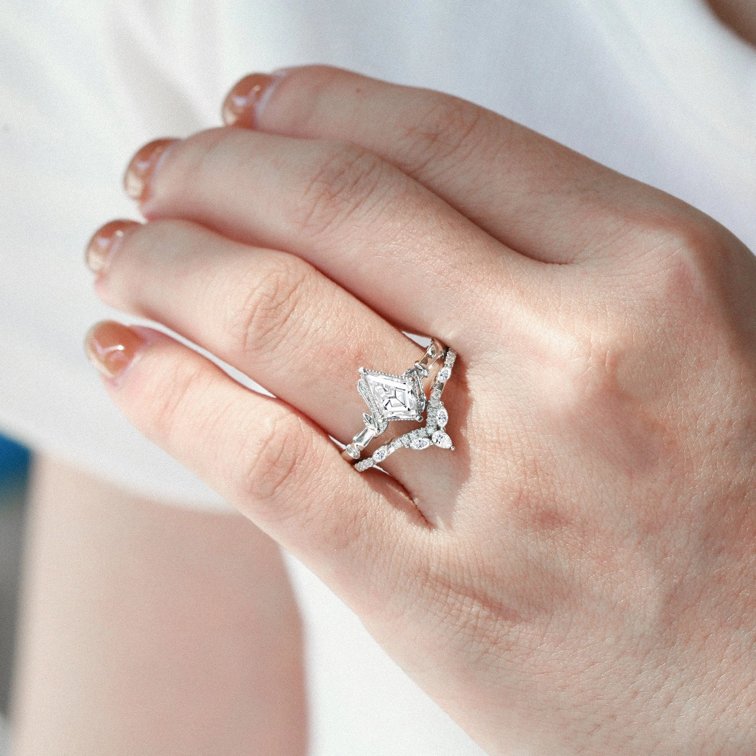 Kite Cut Moissanite Leafy Engagement Ring Sets 2pcs - Lark Modern Outline