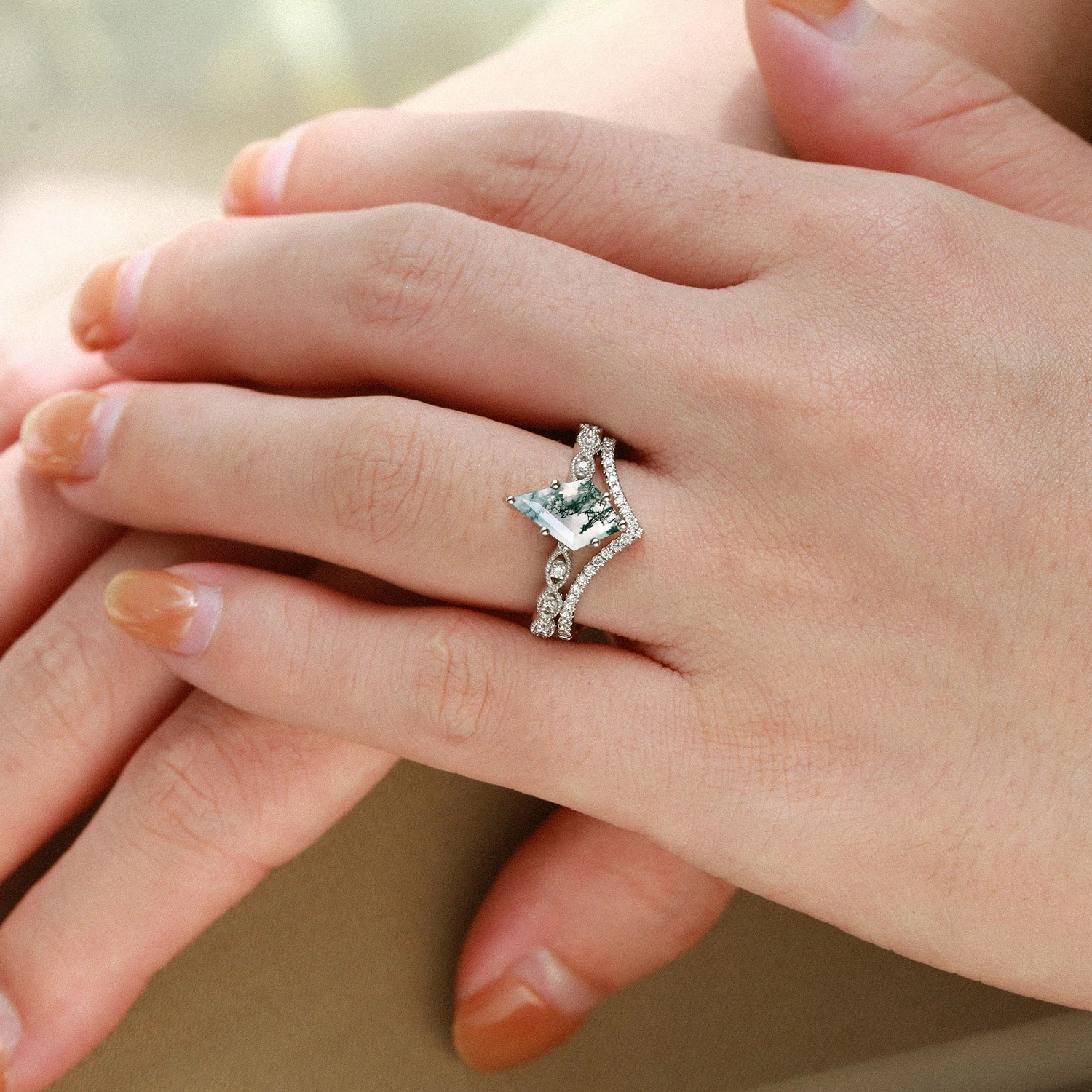 Clear Finish Artisan Craft Kite Cut Moss Agate Art-Deco Engagement Ring Set 2pcs