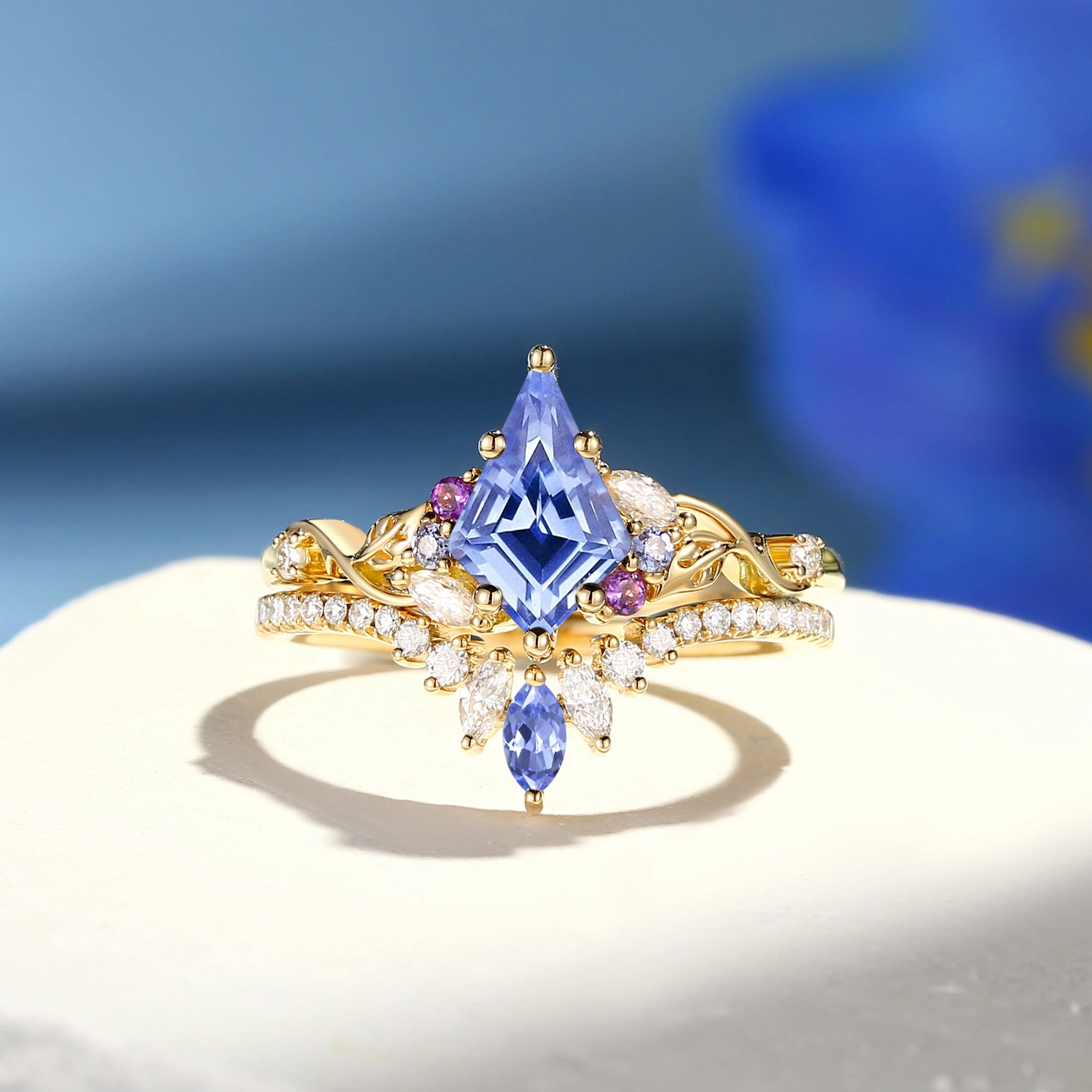 Kite Lab Cornflower Sapphire Leafy Engagement Ring Set 2pcs - Elowen Flawless Accent
