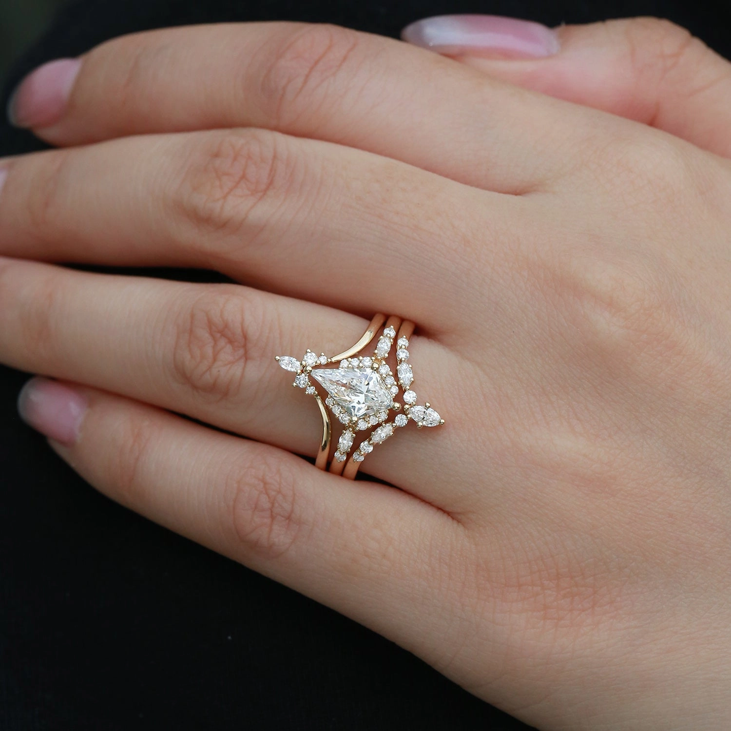 Kite Lab Grown Diamond Engagement Ring Set 3pcs Cool Tone Economical Symbol