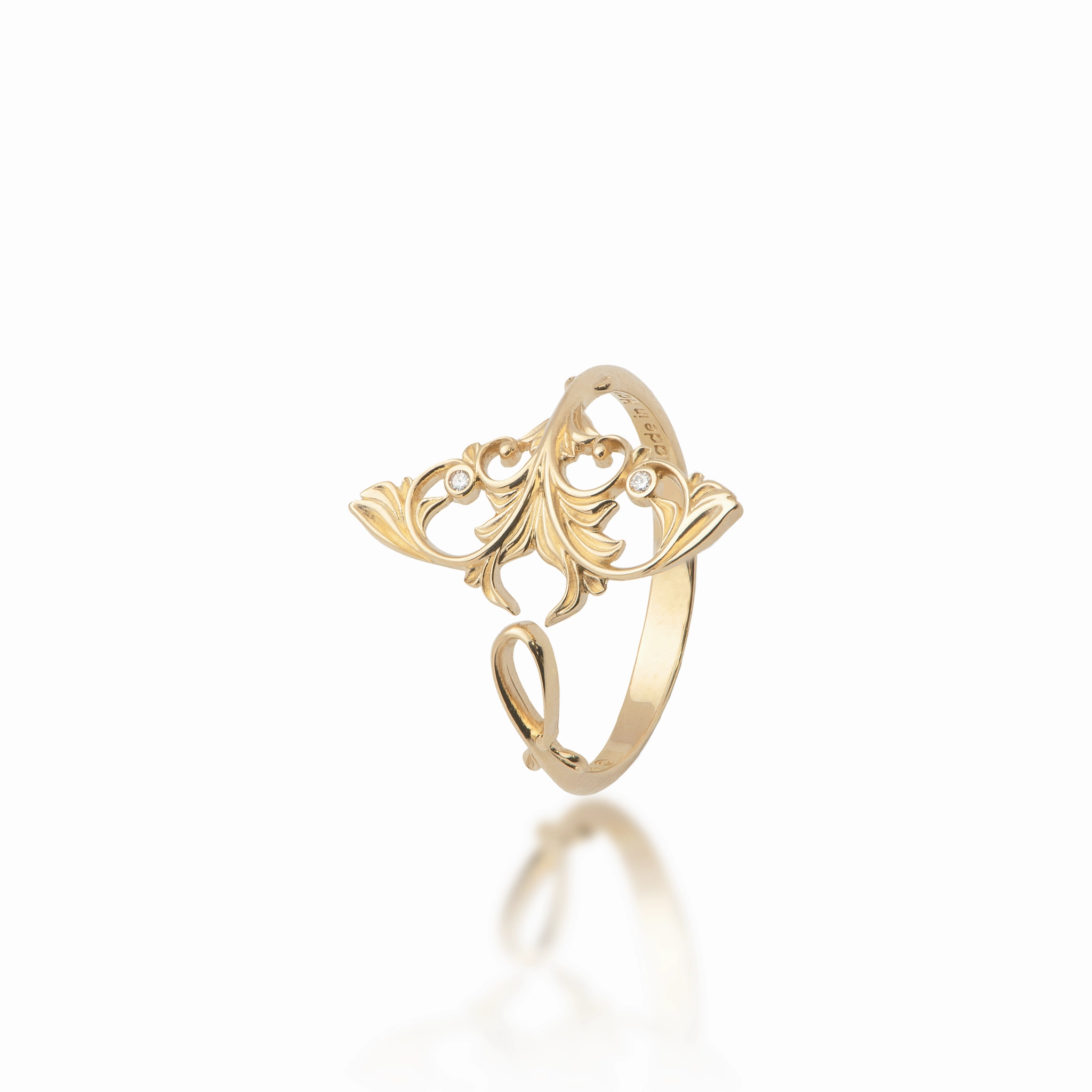 Sparkling Shine Pieces Elegant Contour Living Heirloom Manta Ray Ring in Gold with Diamonds - 20mm