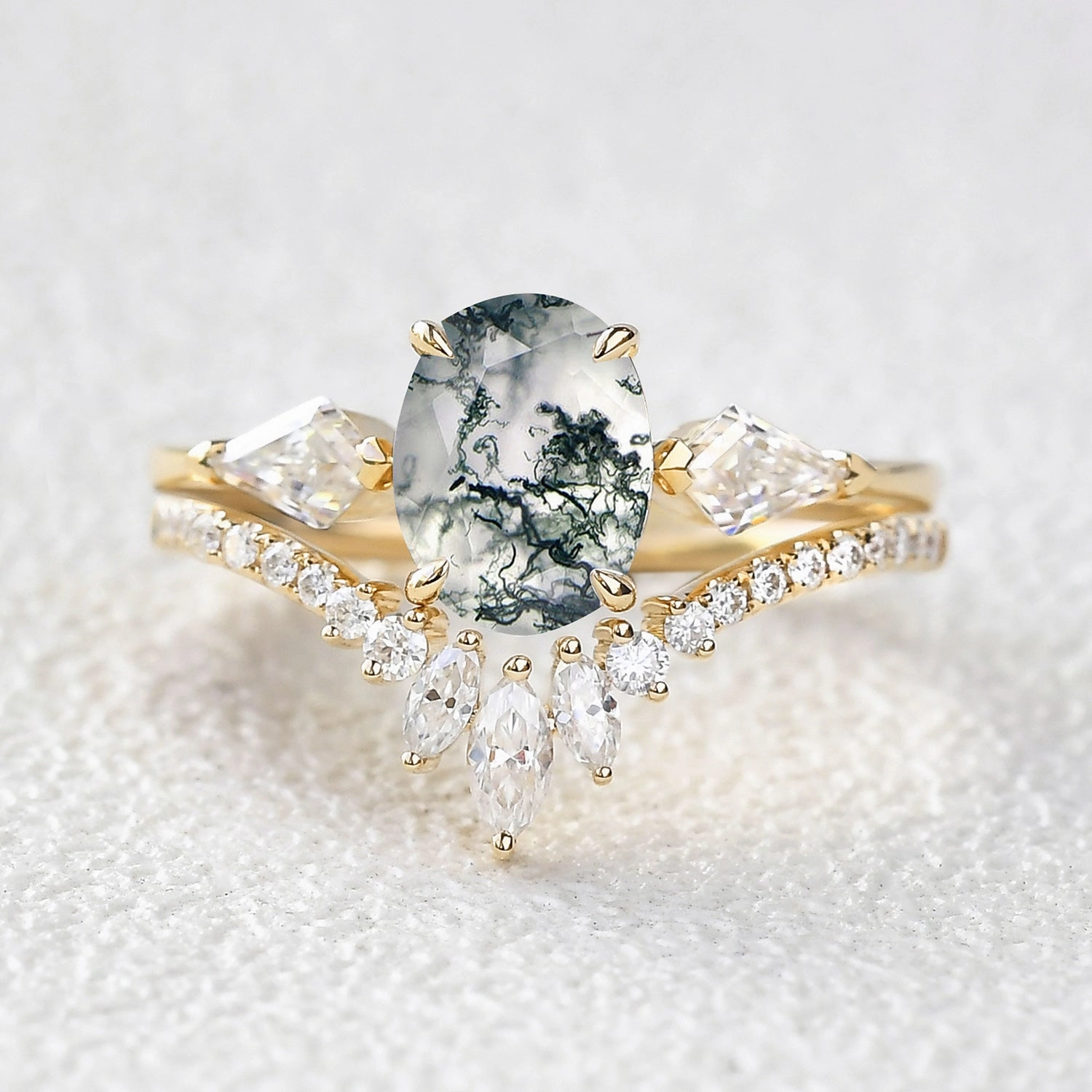 Refined Edge Stylish Decoration 1.5ct Oval Moss Agate Kite Three Stones Engagement Ring Set 2pcs