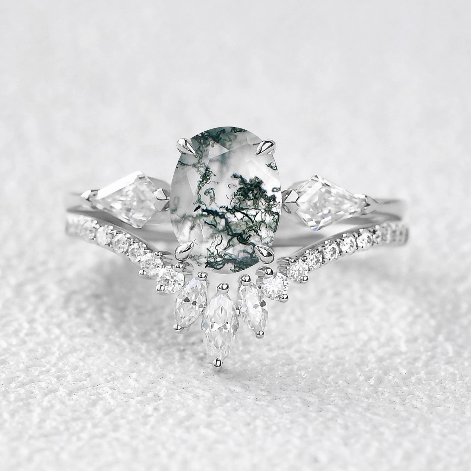 Strong Embellishment Sparkling Symbol 1.5ct Oval Moss Agate Kite Three Stones Engagement Ring Set 2pcs