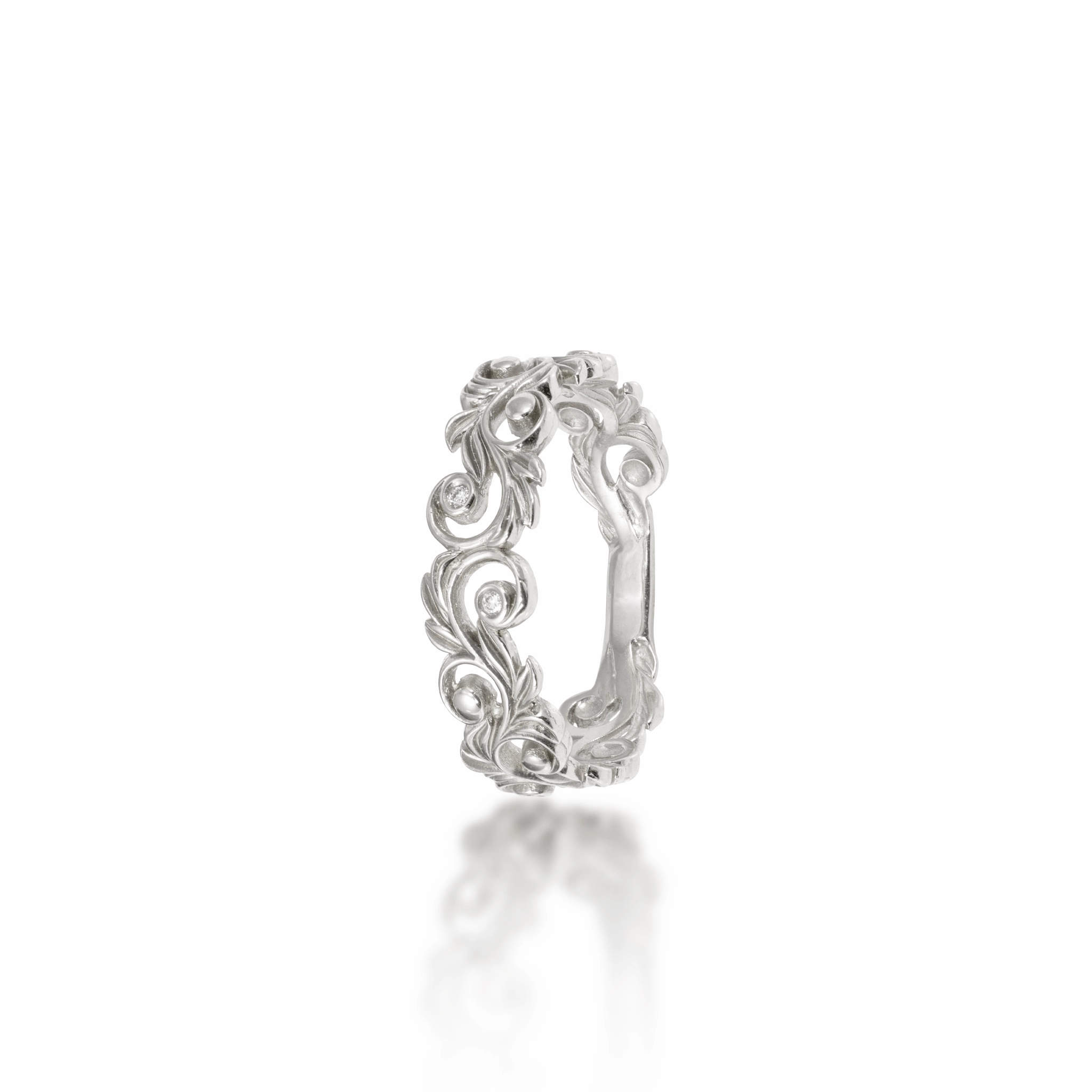 Living Heirloom Ring in White Gold with Diamonds - 6mm Timeless Spark Gifting Moment