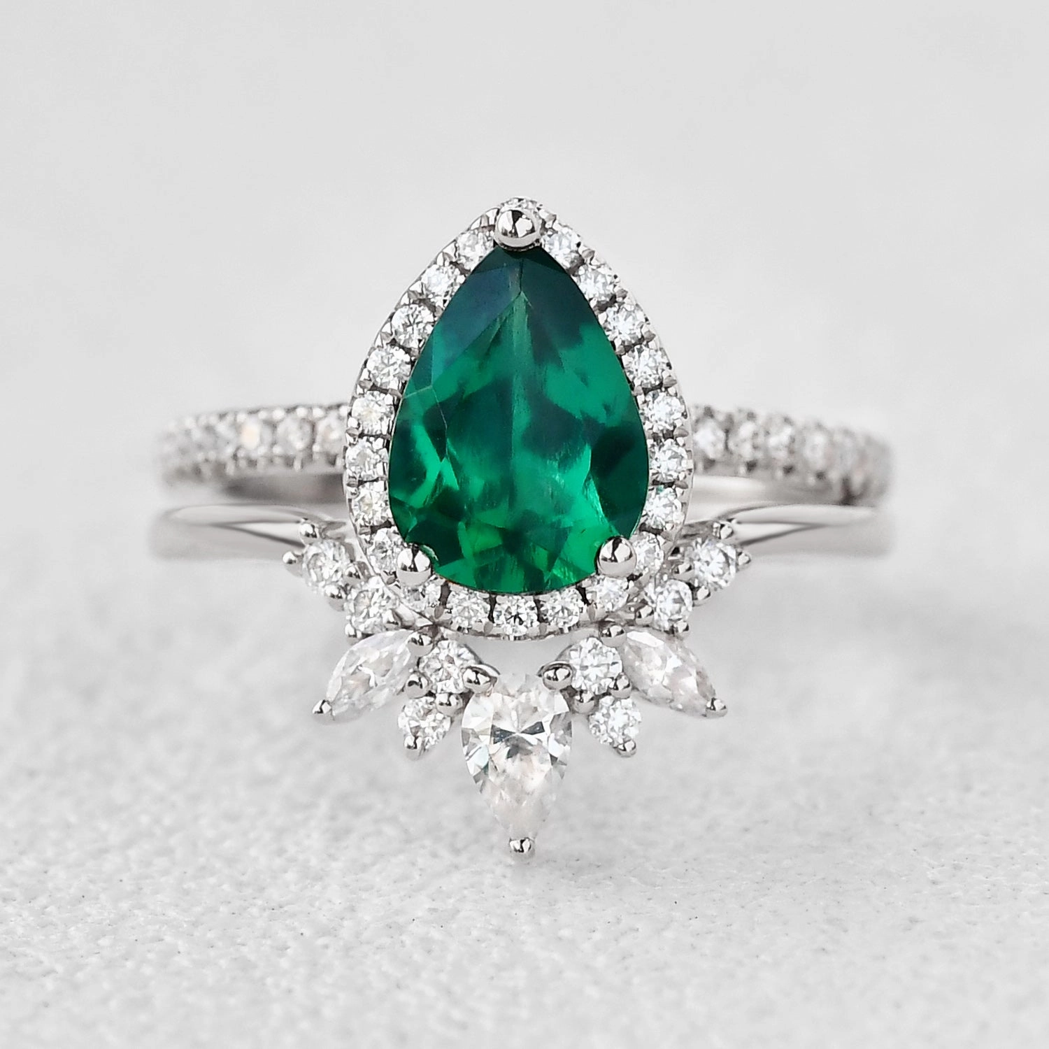 1.5ct Pear Shaped Emerald Cluster Halo Ring Set 2pcs Contemporary Token Timeless Symbol
