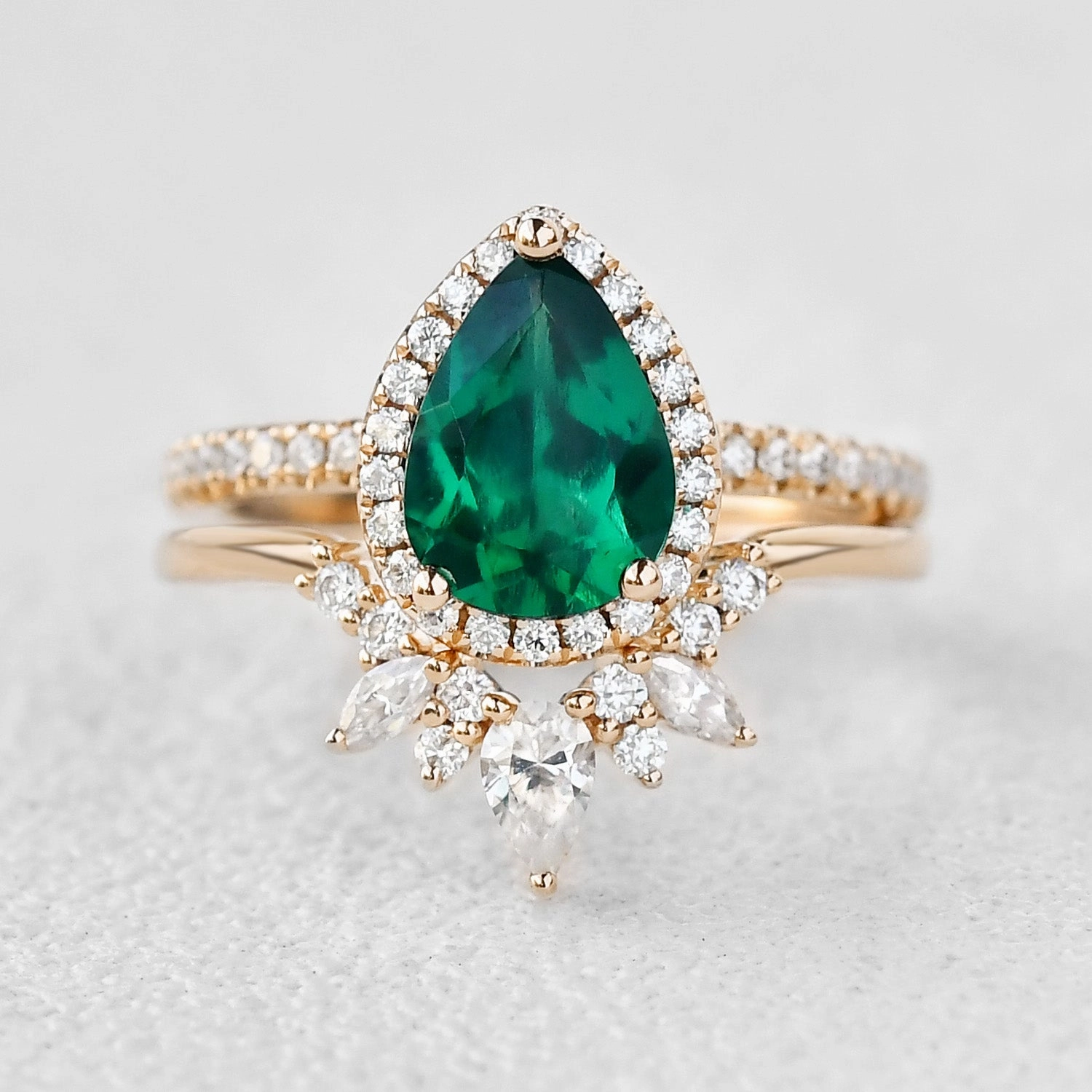 1.5ct Pear Shaped Emerald Cluster Halo Ring Set 2pcs Timeless Accessory Delicate Emblem