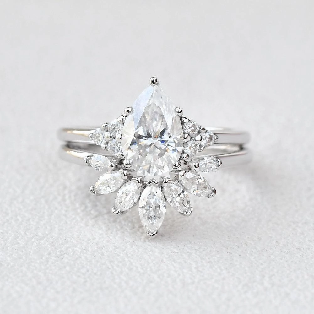 Pear Shaped Moissanite White Gold Cluster Ring Set 2pcs Dynamic Accent